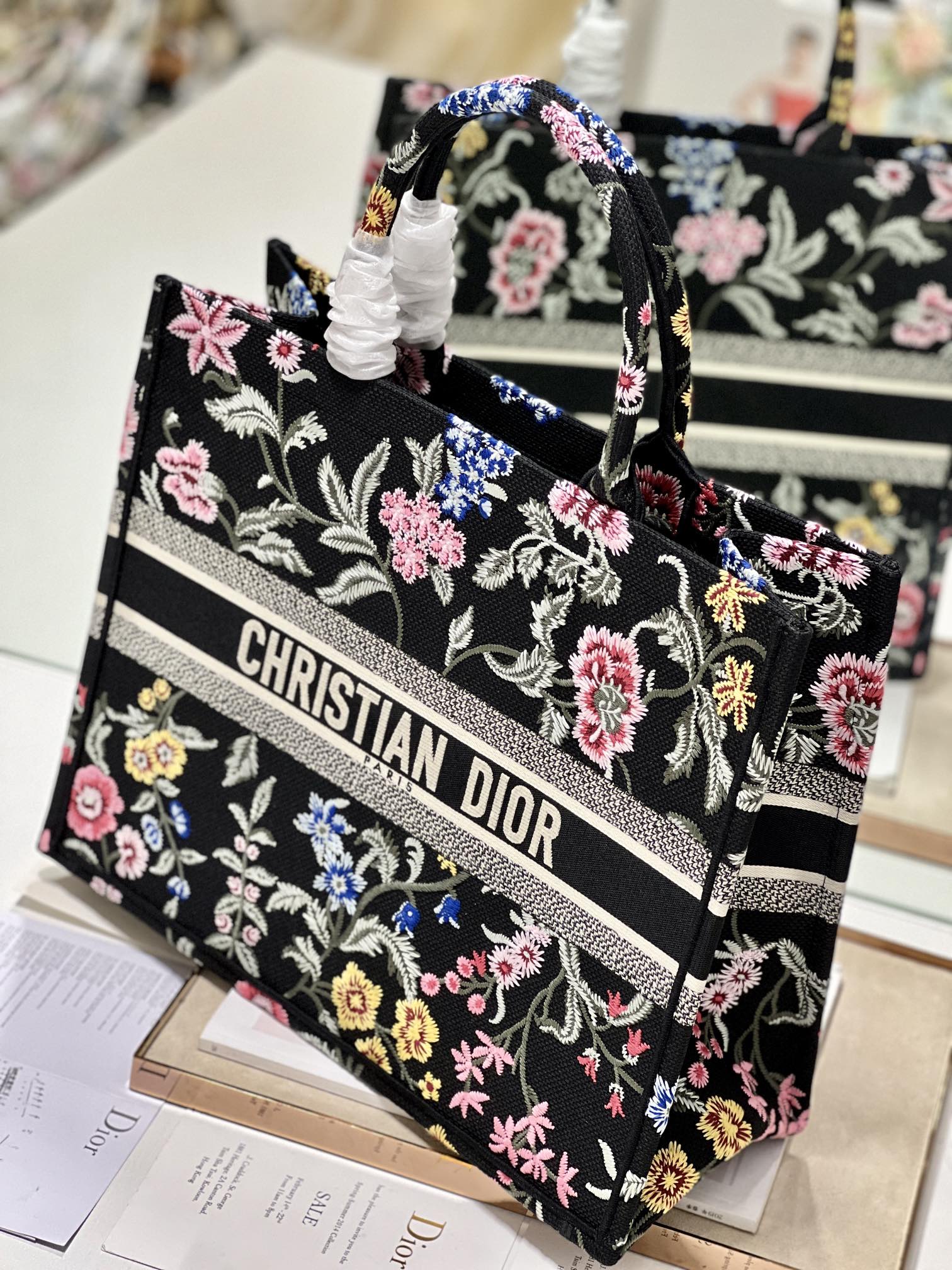 Handbag Dior 1286 size 42  35  18.5 cm - vstockx