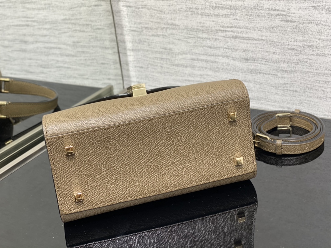 Handbag VALEXTRA size *'* - vstockx