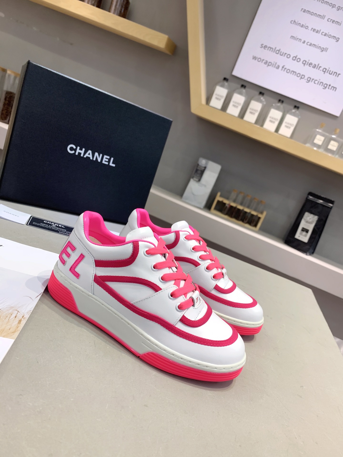 Chanel Low Top Sneaker 55 - vstockx