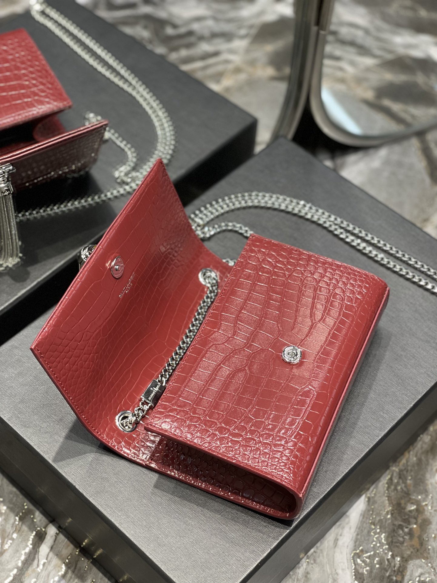 Handbags SAINT LAURENT 469390 size 20x13.5x5.5 cm - vstockx