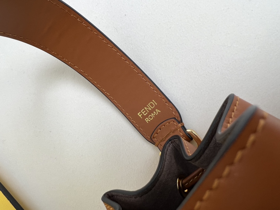 handbags FENDI 226 size:12*18*10cm - vstockx