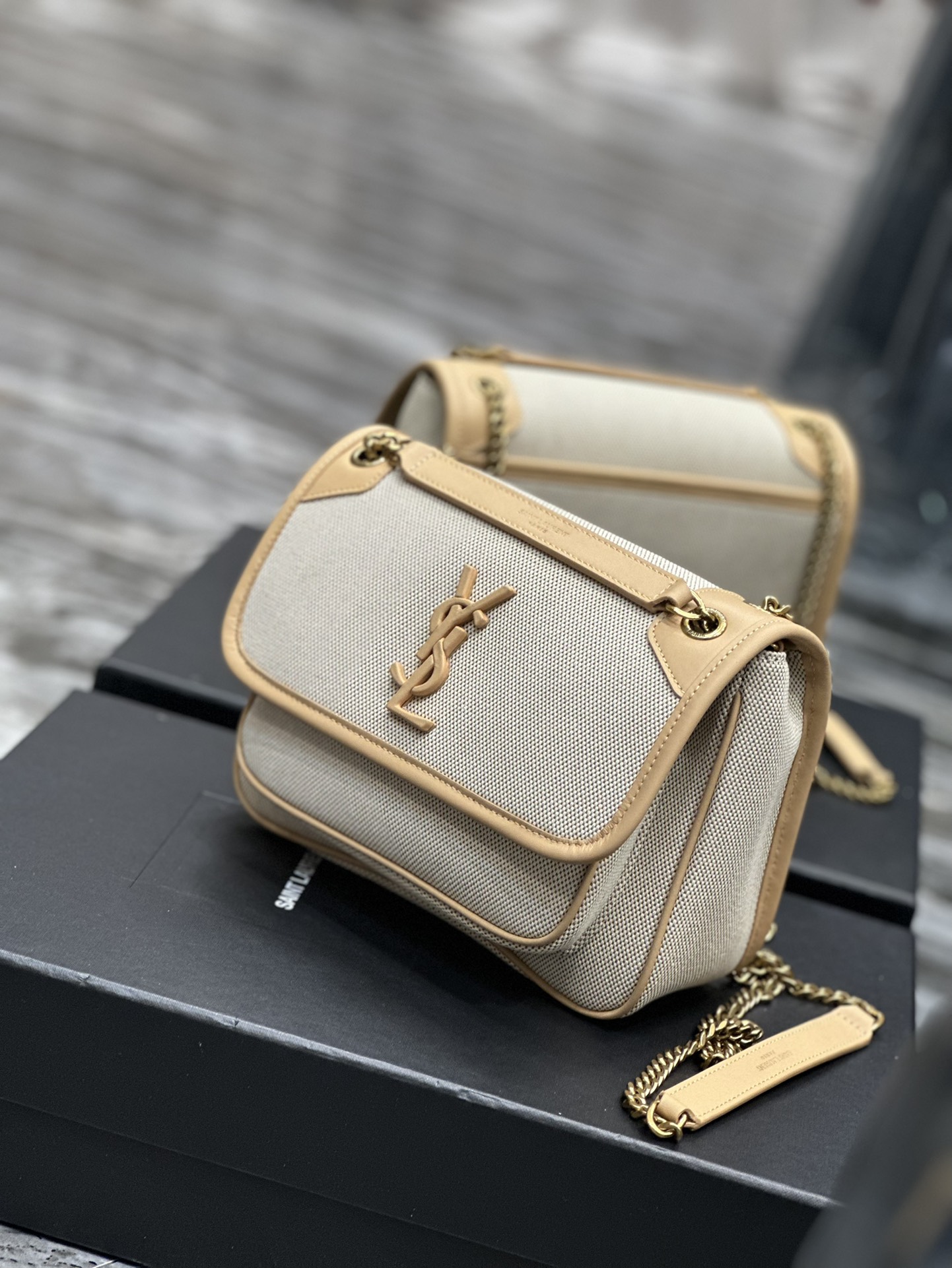 Handbags SAINT LAURENT 533037 size 22x16.5x7.5 cm - vstockx