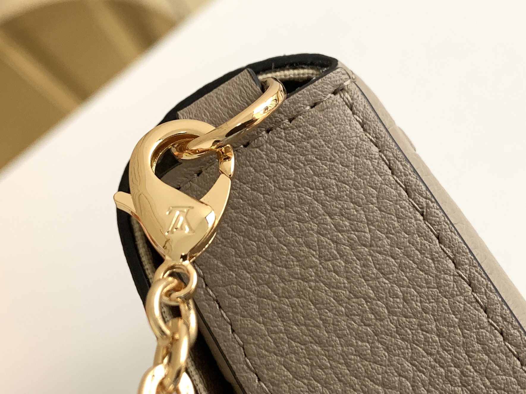 Handbag Louis Vuitton M68697 size 21  12  3 cm - vstockx