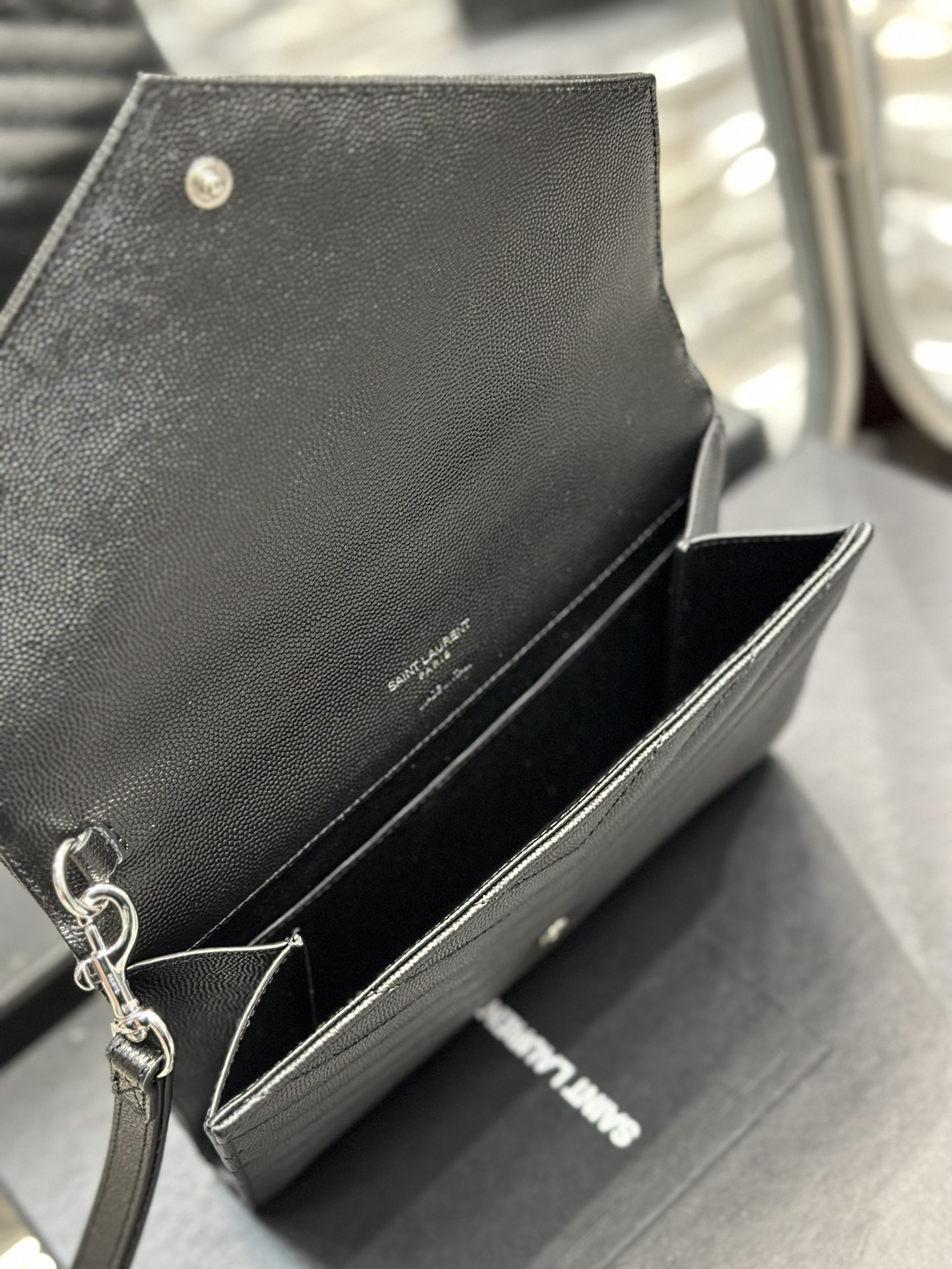 Handbags SAINT LAURENT 617662 size 21  6  3 cm - vstockx