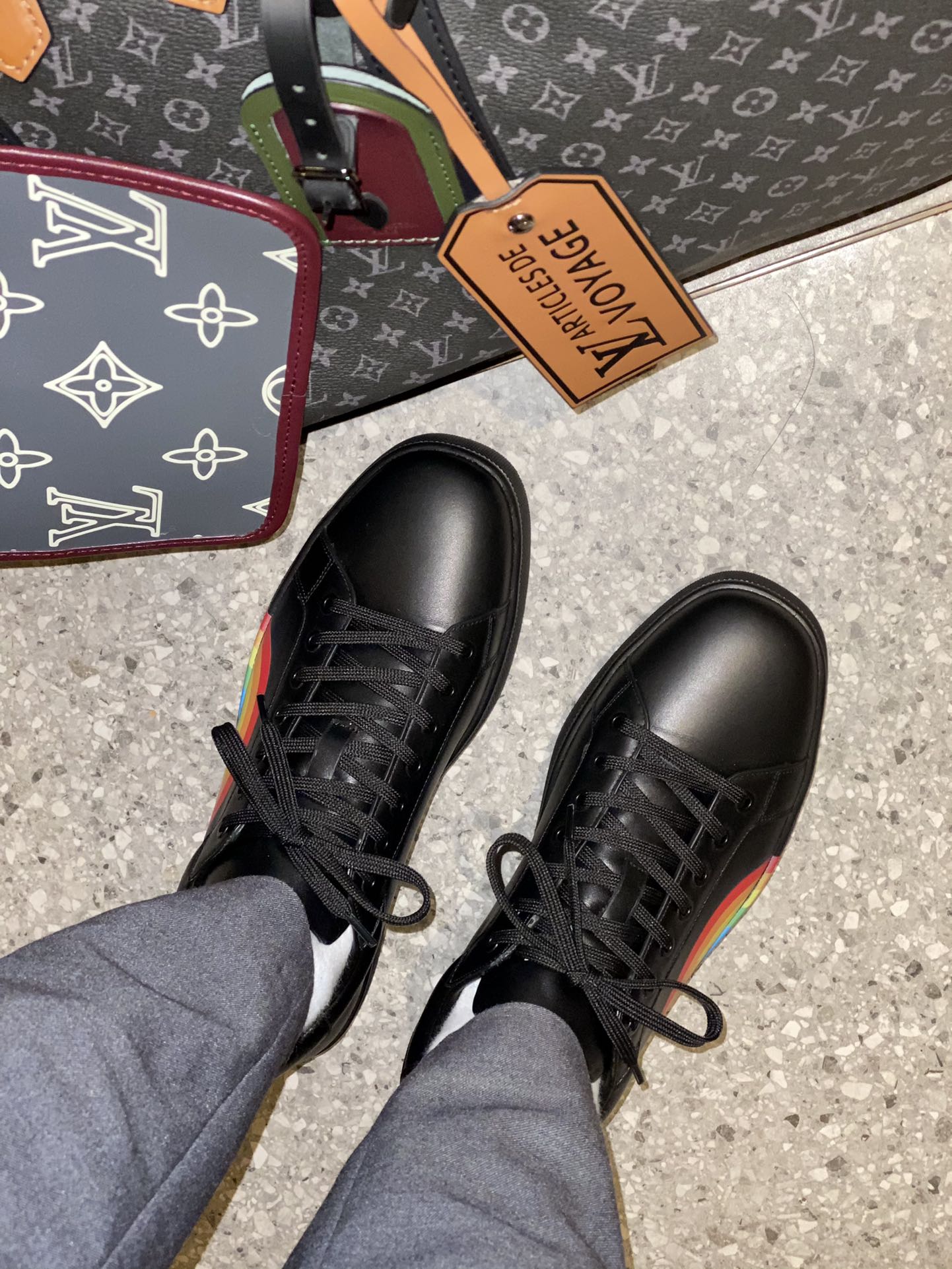 Christian Louboutin Low Top Sneakers 5 - vstockx