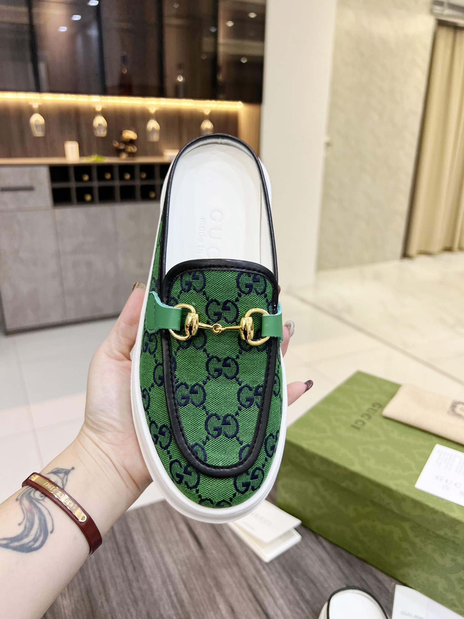 Gucci Women's WOMEN 6 - vstockx