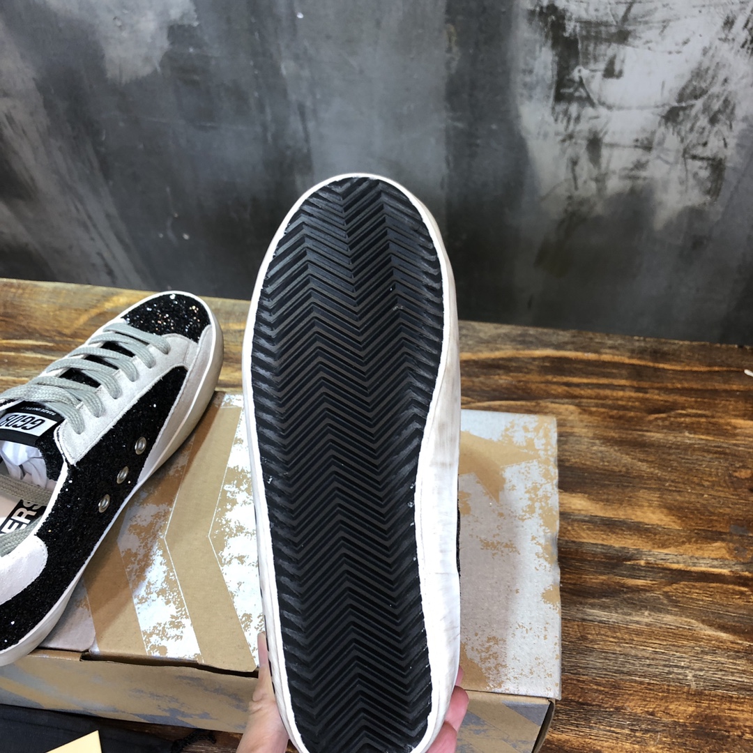 Golden Goose Superstar distressed-finish sneakers 8 - vstockx