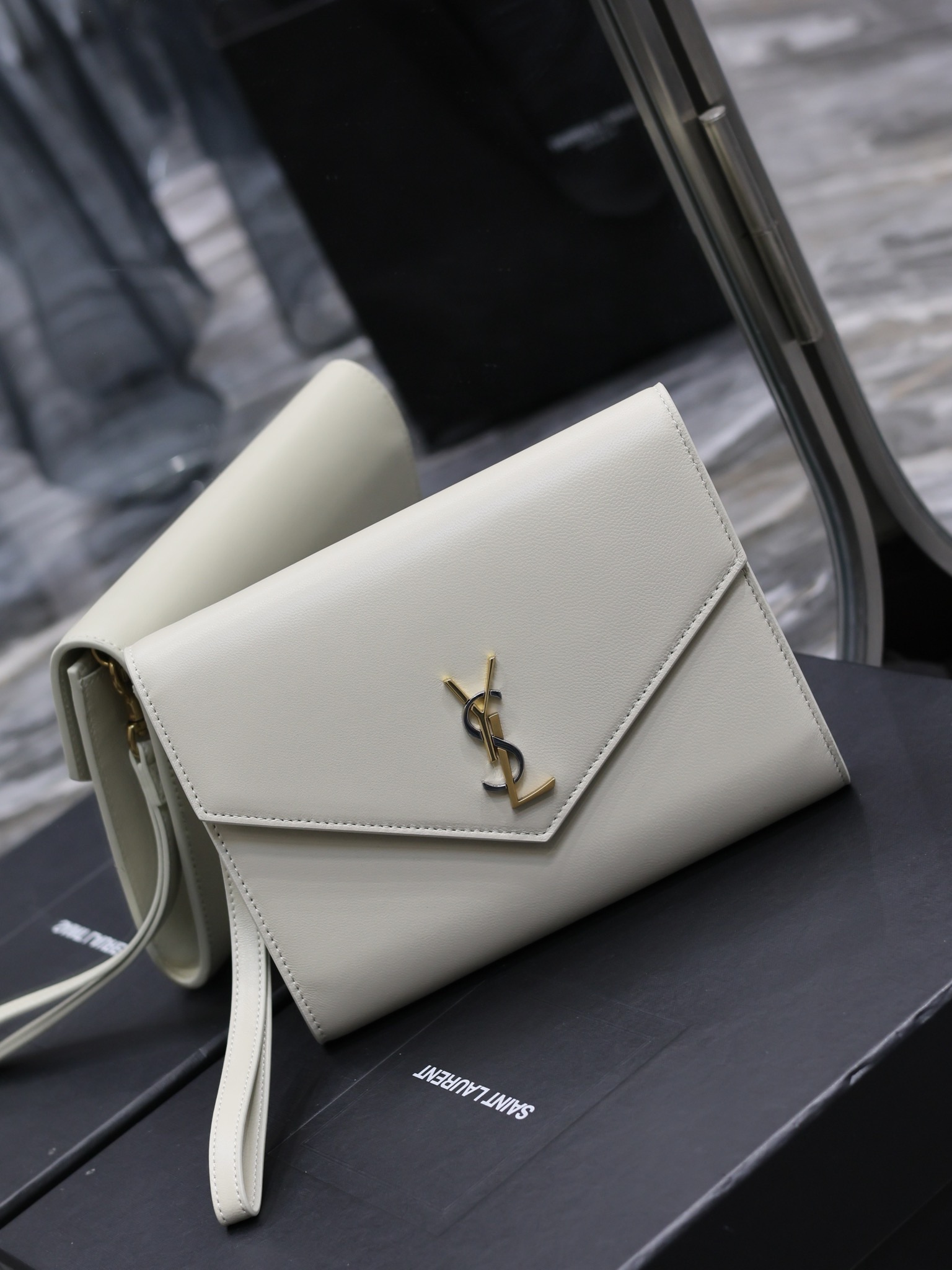 Handbags SAINT LAURENT 617662 size 21  6  3 cm - vstockx