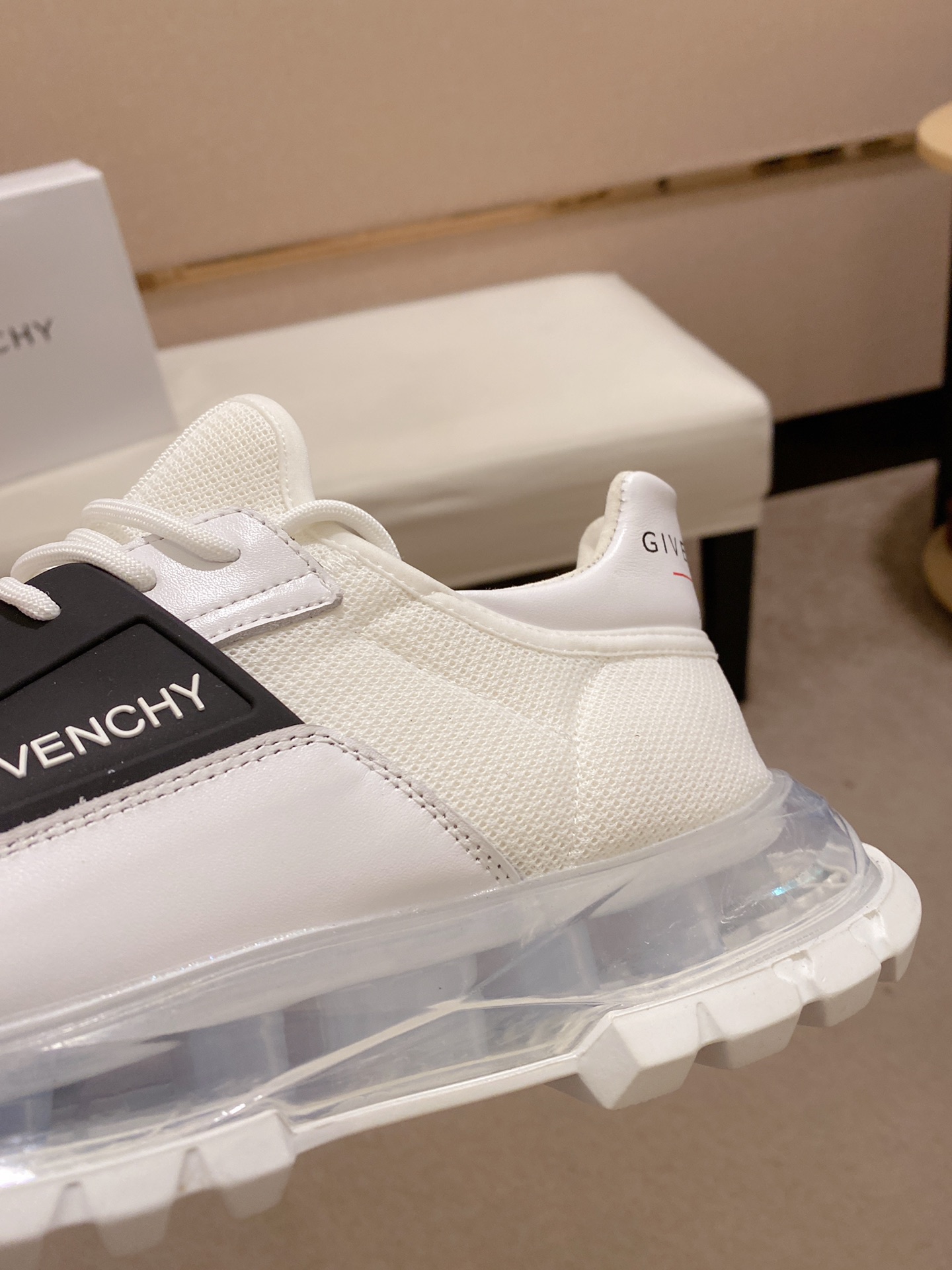 Givenchy Spectre Zip Sneakers 7 - vstockx