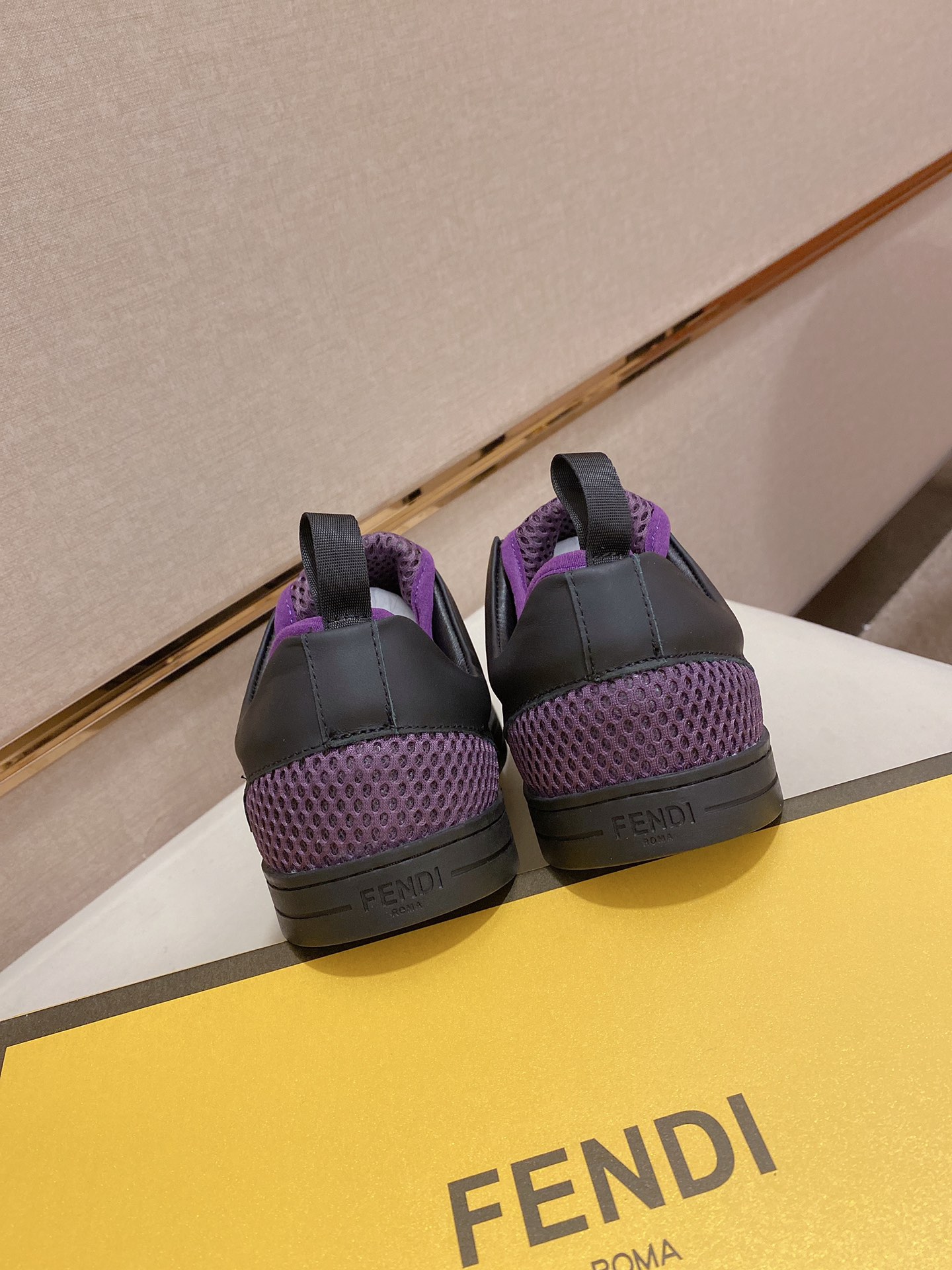 Fendi Low Top Sneakers 23 - vstockx