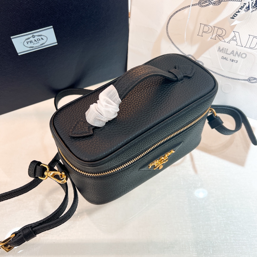 handbags prada 1BH202 18*11.5*7.5 - vstockx