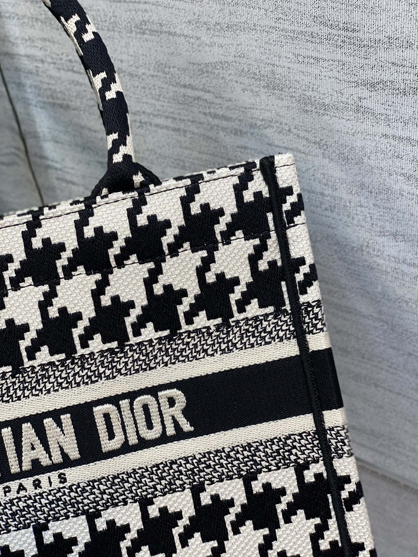 Handbags Dior Book Tote 8001 size:26*8*22 cm - vstockx
