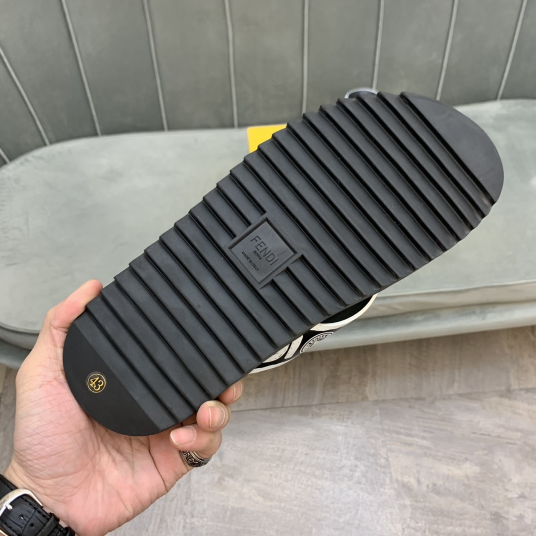 Fendi Slides 5 - vstockx