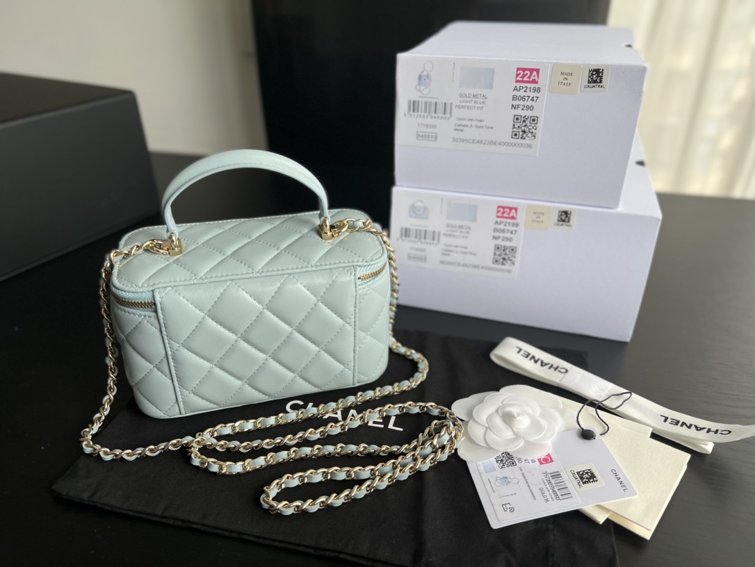 Handbag Chanel AP2199 size 17cmx9.5cmx8 cm - vstockx