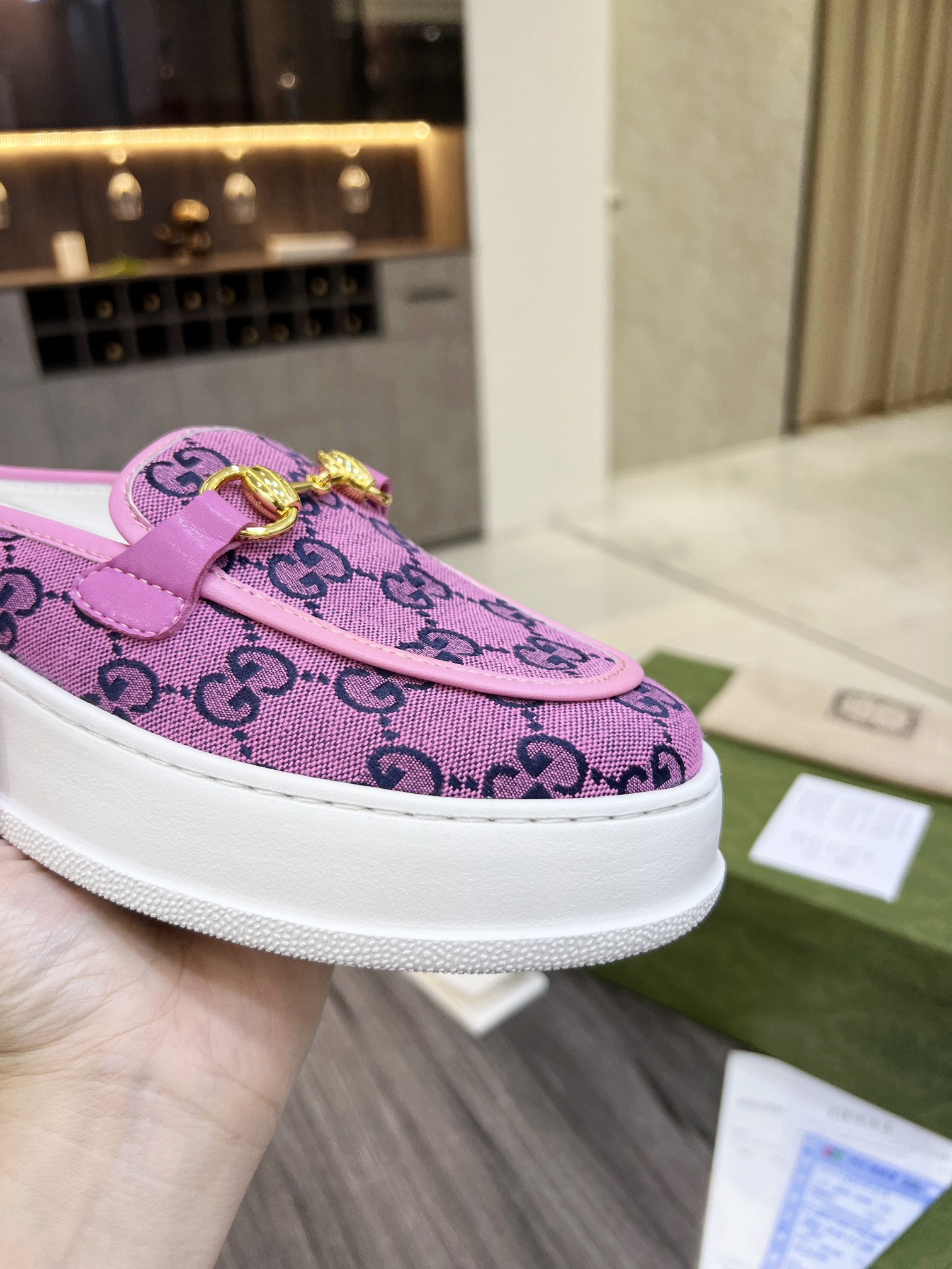 Gucci Women's WOMEN 6 - vstockx