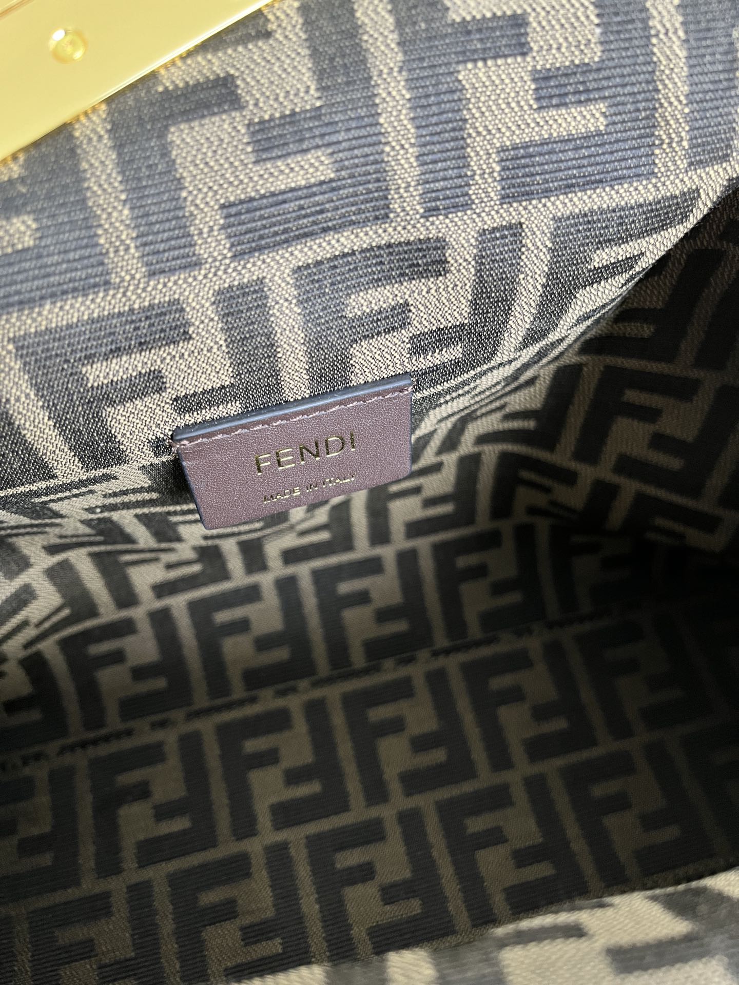 handbags FENDI 209 size:32.5*15*23.5cm - vstockx