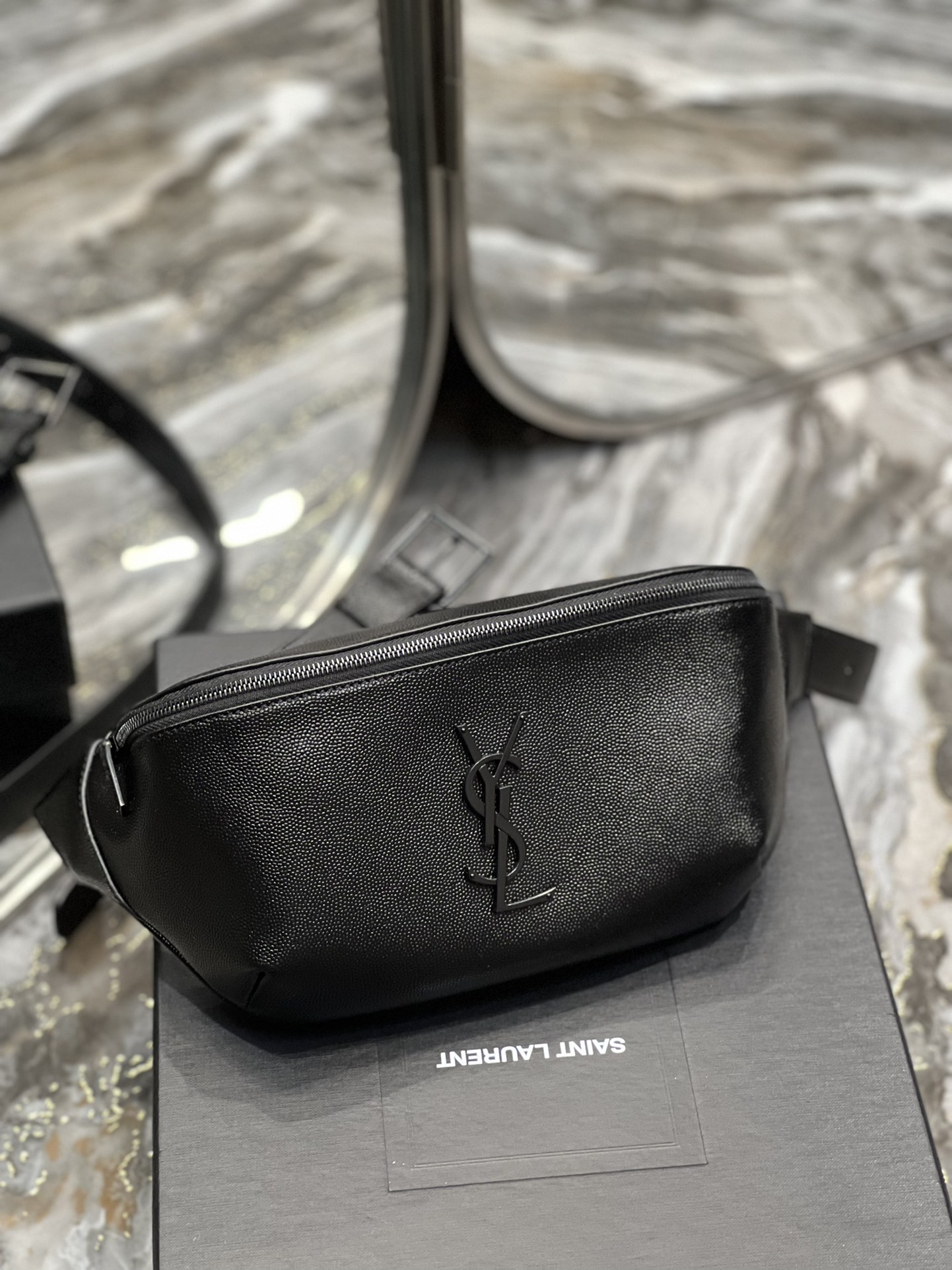 Handbags SAINT LAURENT 569737 size 25  14  3.5 cm - vstockx