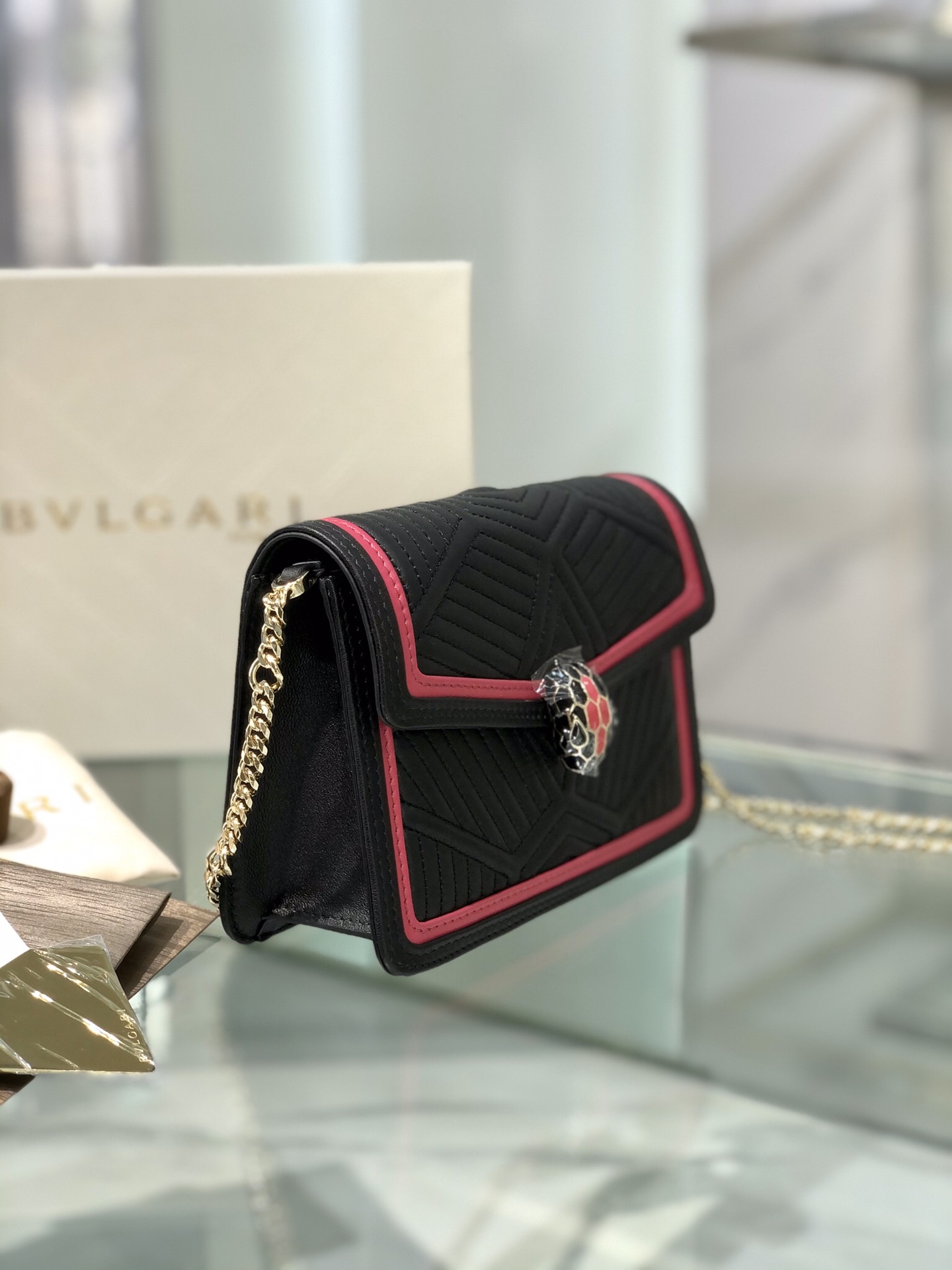 Handbags Bvlgari Serpenti Forever 288104 size:17*11*5 cm - vstockx