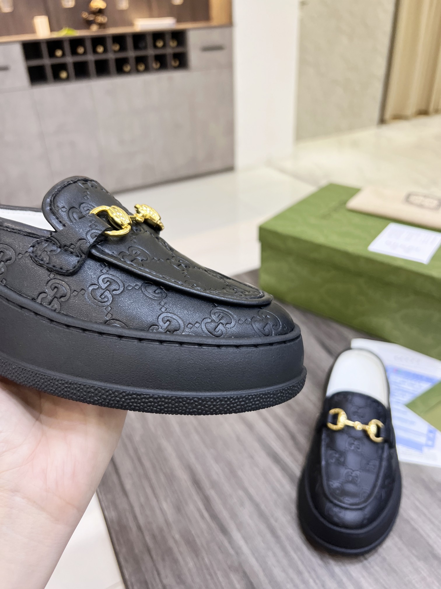 Gucci Women's WOMEN 6 - vstockx