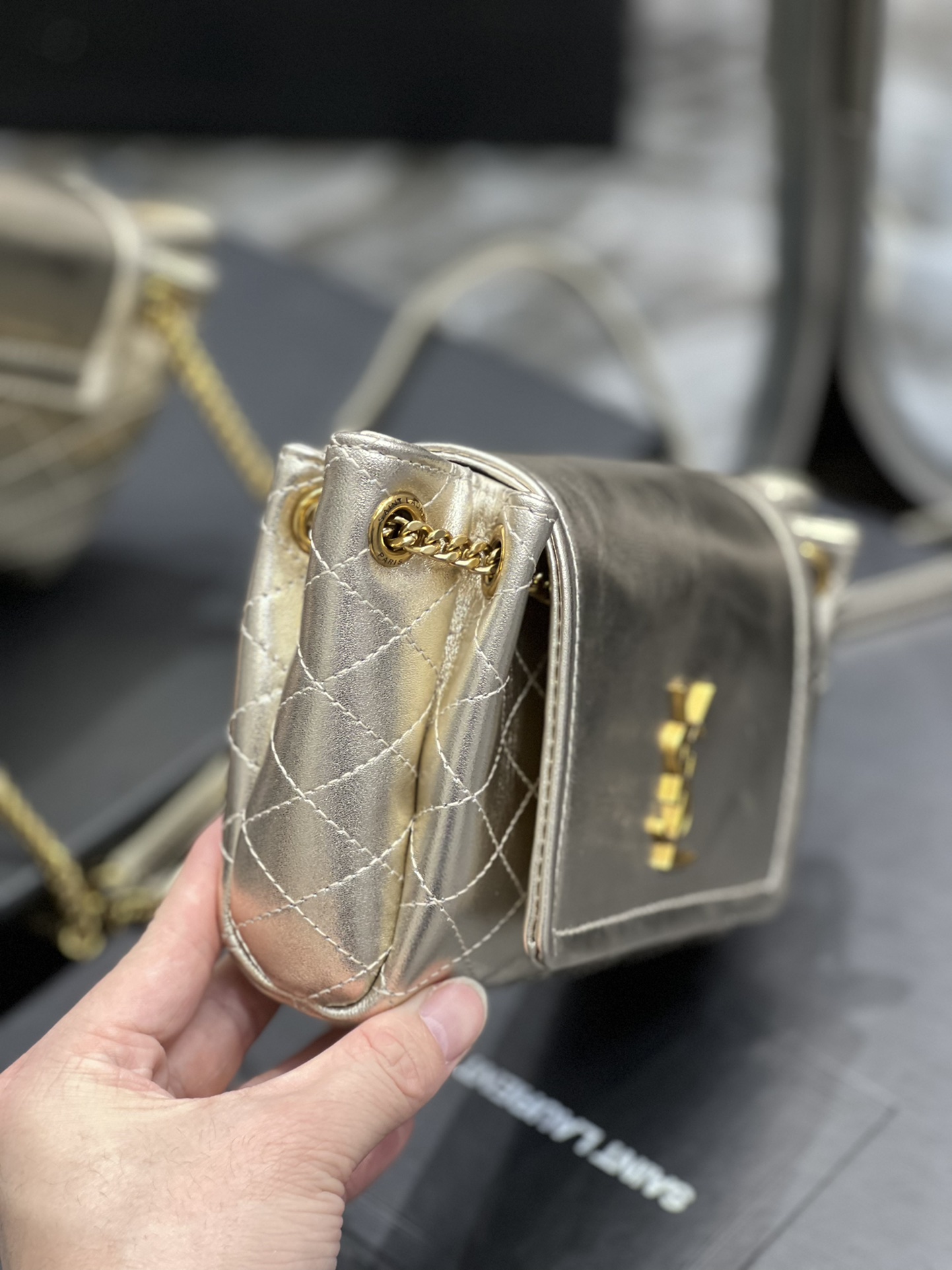 Handbags SAINT LAURENT 672738 size 18x13x6 cm - vstockx