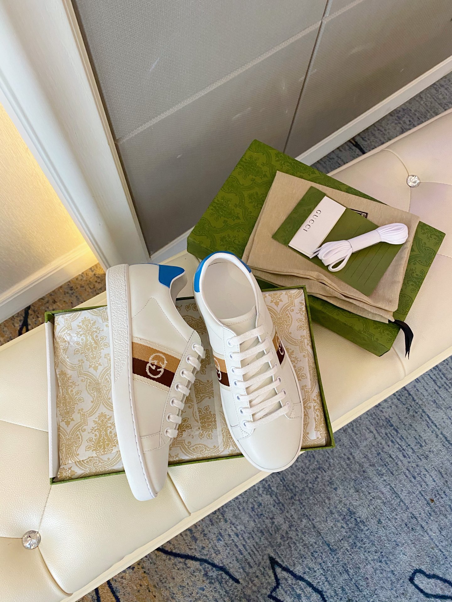 Gucci Women's Ace sneaker with bee sneaker 4 - vstockx