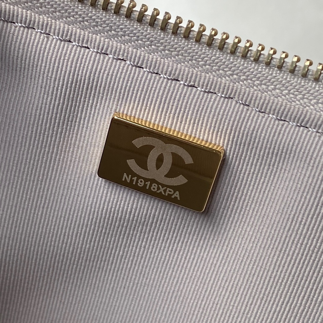 Handbags LOEWE AS4287 size:17.5  28.5  2 cm - vstockx