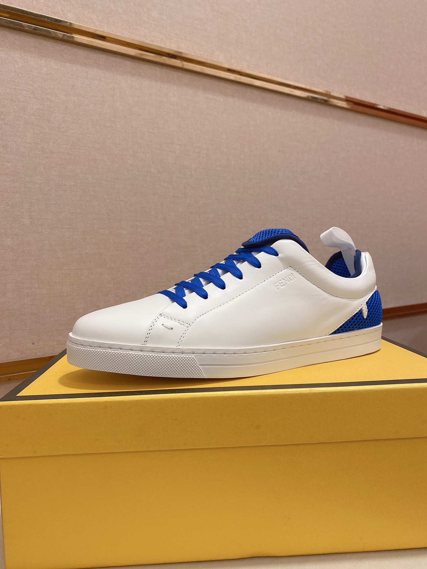 Fendi Low Top Sneakers 23 - vstockx