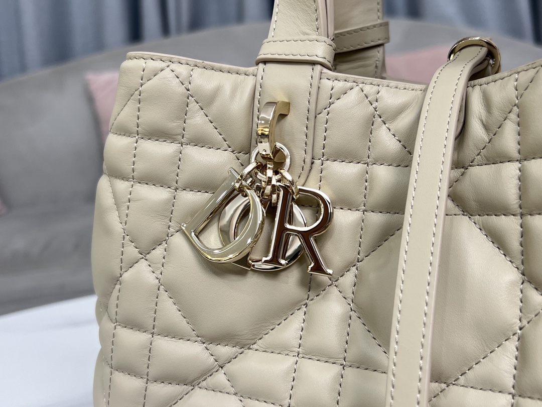Handbags Dior 6231 size:28x19x21.5 cm - vstockx