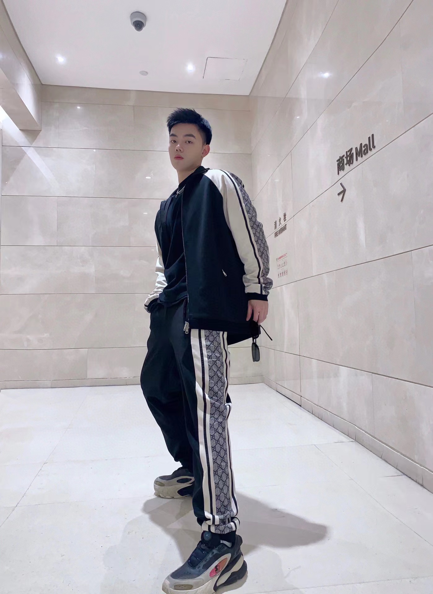 Clothes Gucci 408 - vstockx