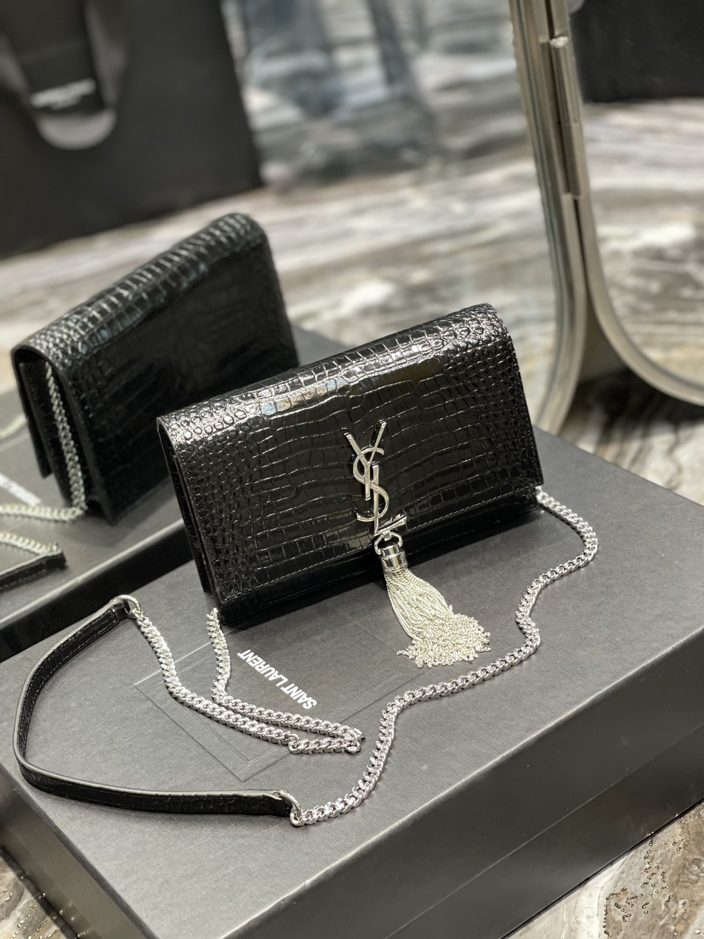 Handbags SAINT LAURENT 452159 size 19x12.5x4 cm - vstockx