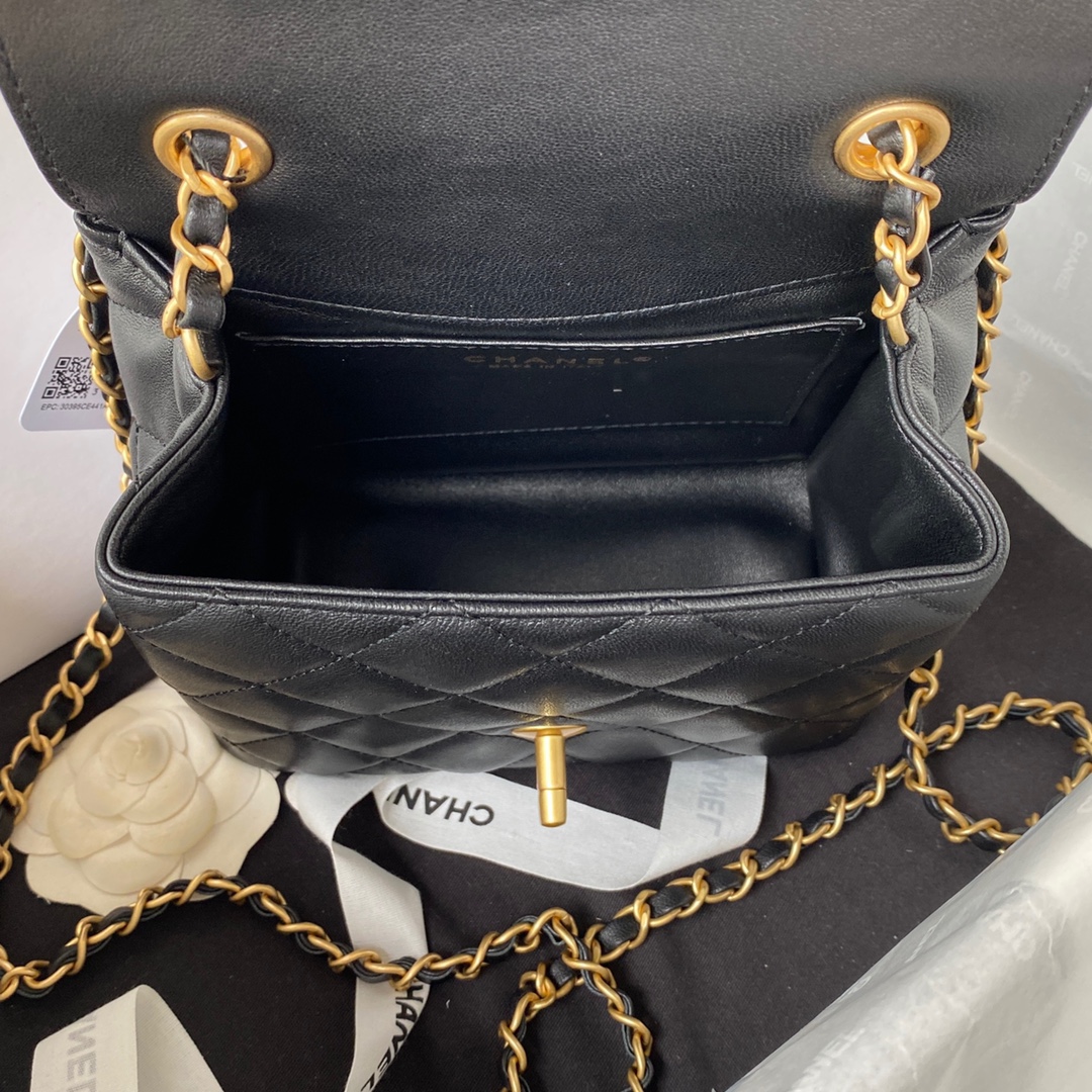 Handbag Chanel AS3648 size 17X14.5X7.5 cm - vstockx