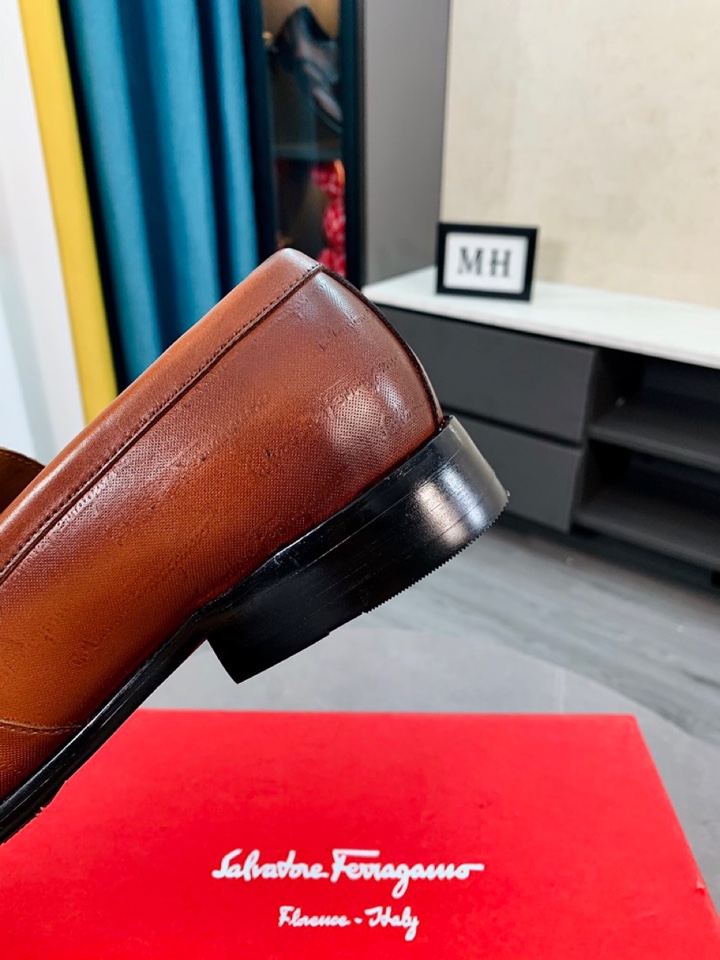 Salvatore Ferragamo Boots 26 - vstockx