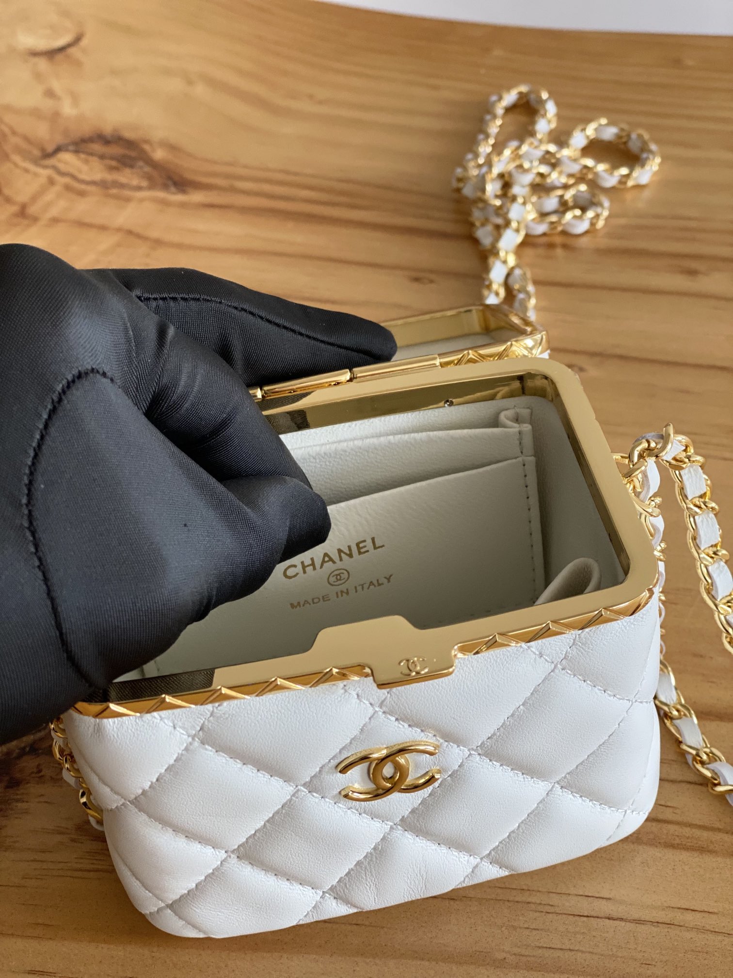 Handbag Chanel AP2717 size 9.5  11  8 cm - vstockx