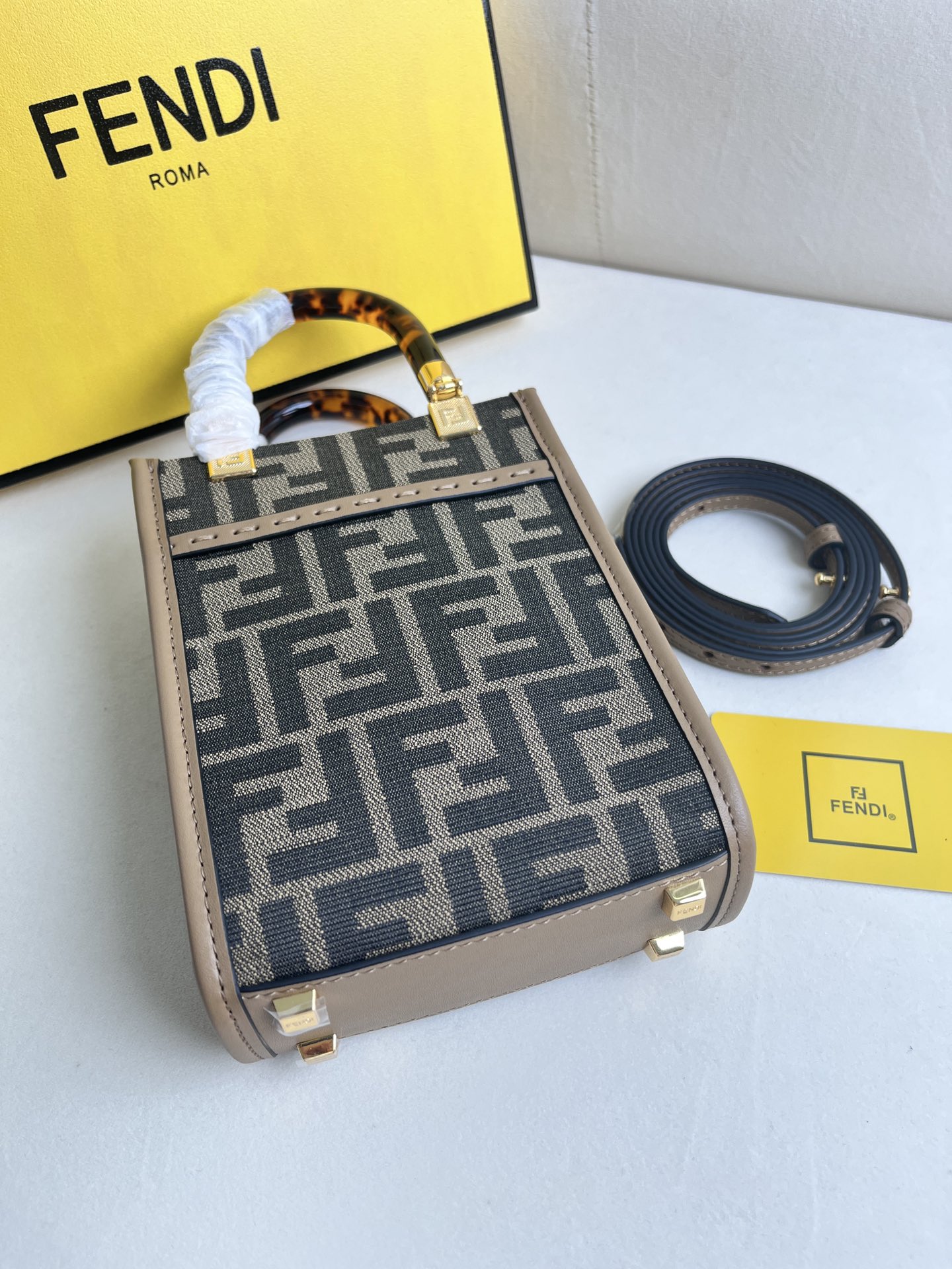 handbags FENDI 208 size:18*13*6.5 - vstockx