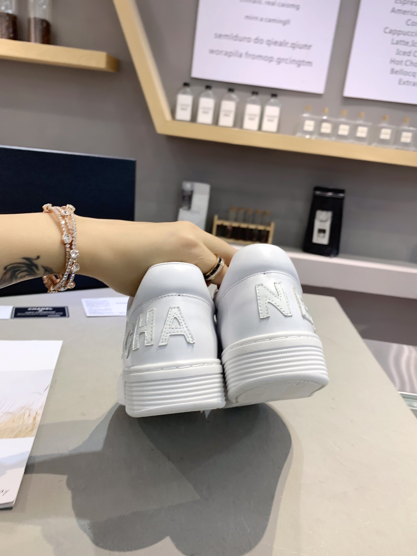 Chanel Low Top Sneaker 56 - vstockx