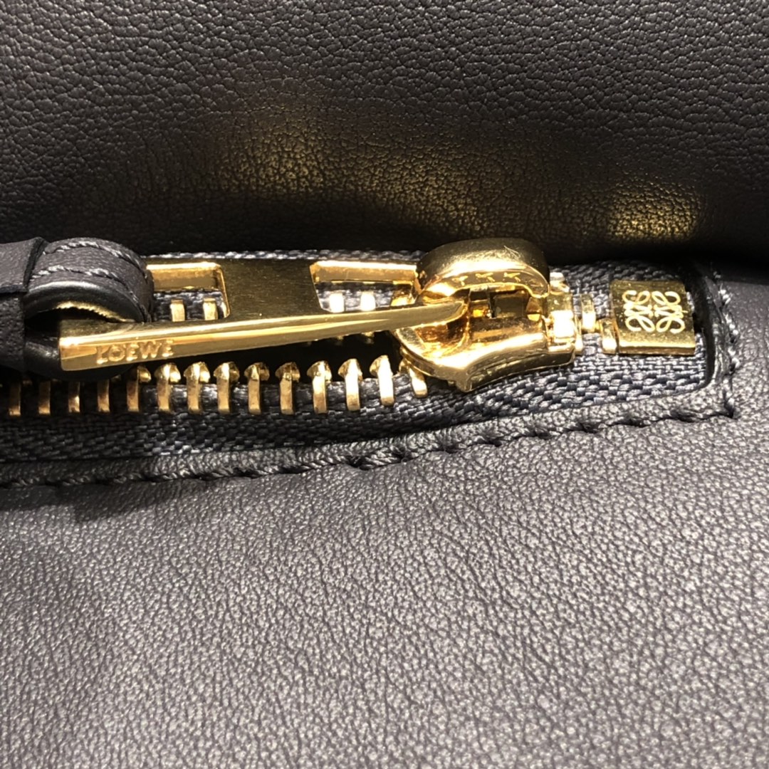 Handbags LOEWE Ykk size:29x18x12 cm - vstockx