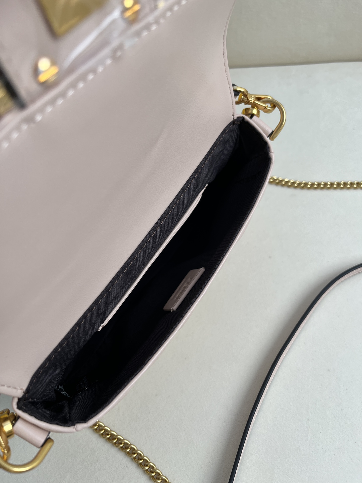 handbags FENDI 212 size:19*11.5*4cm - vstockx