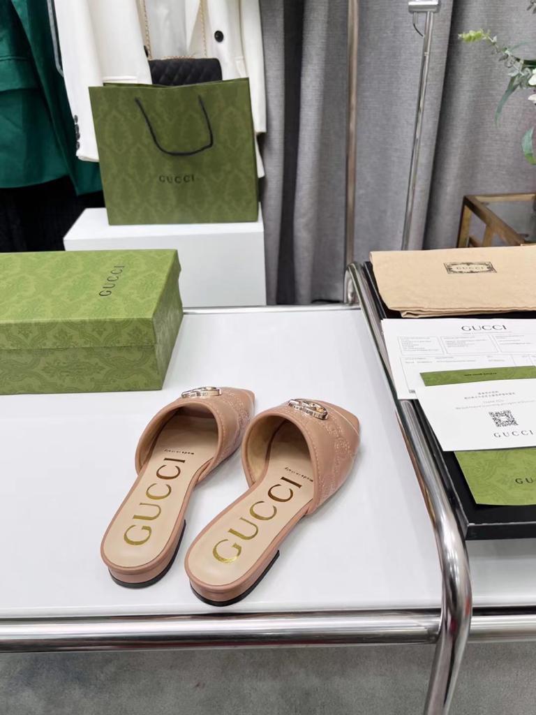 Gucci leather print slides Brown - vstockx