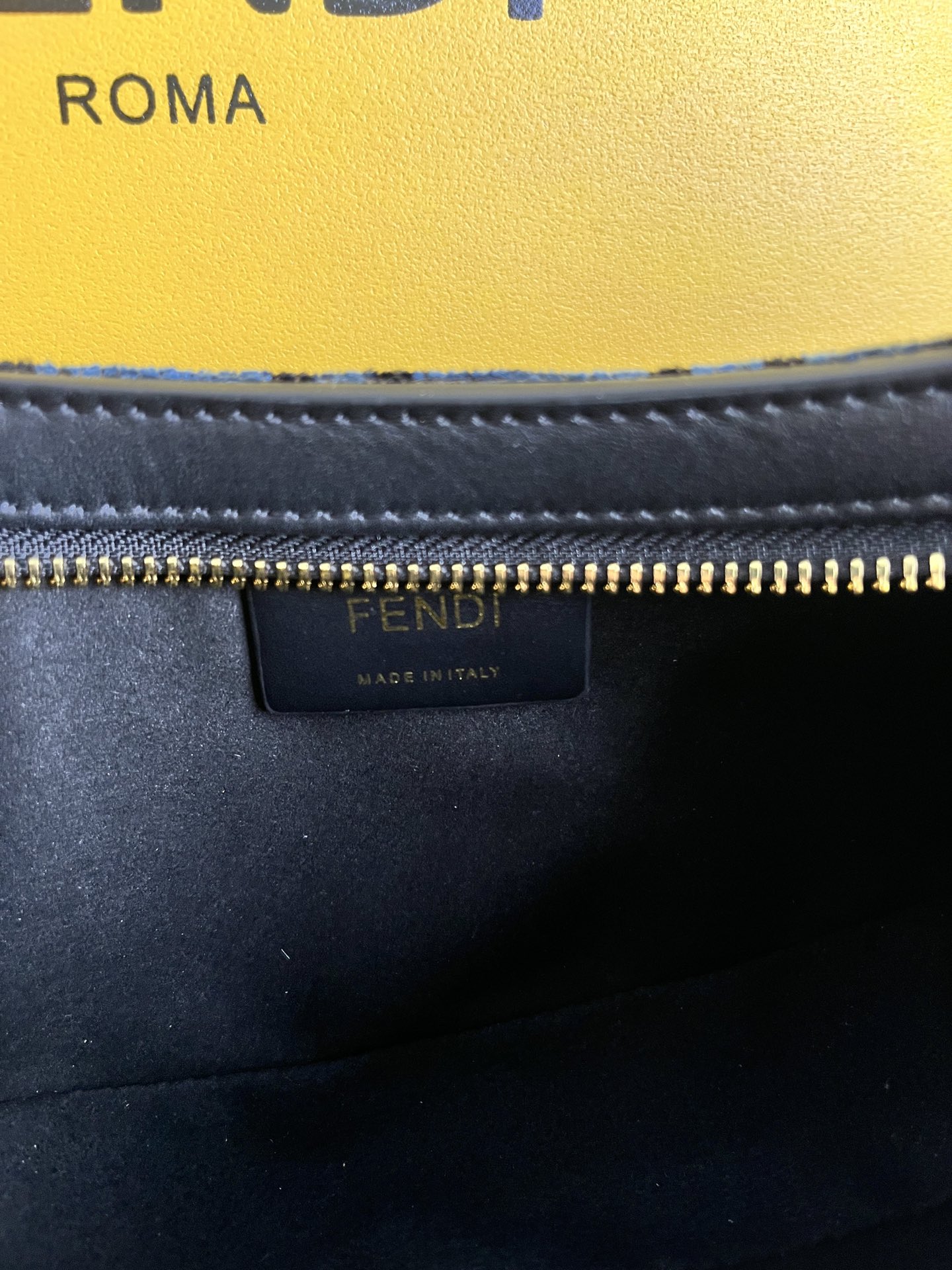 handbags FENDI 225 size:32*11*5cm - vstockx