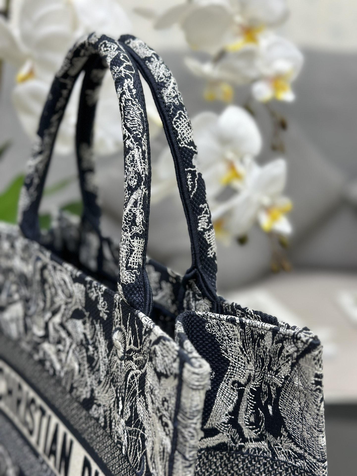 Handbag Dior M1286 size 36 x 27.5 x 16.5 cm - vstockx