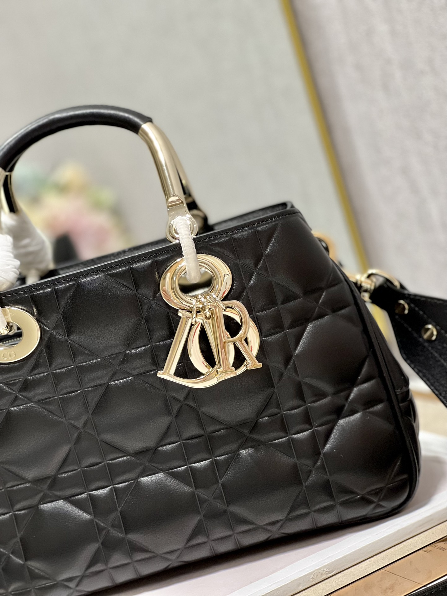 Handbag Dior 1202 size 31  31  11 cm - vstockx