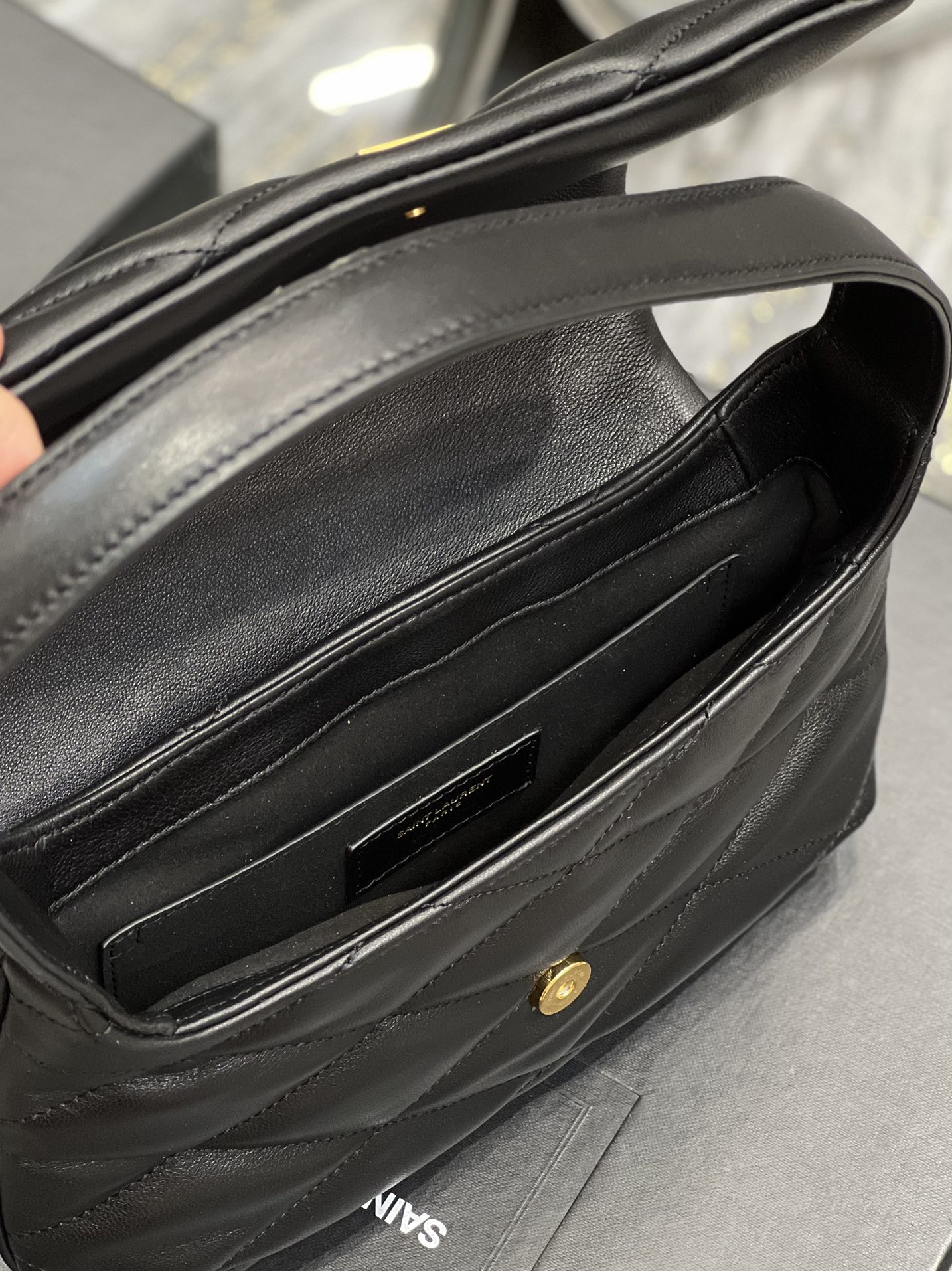 Handbags SAINT LAURENT 698567 size 24  18  5.5 cm - vstockx