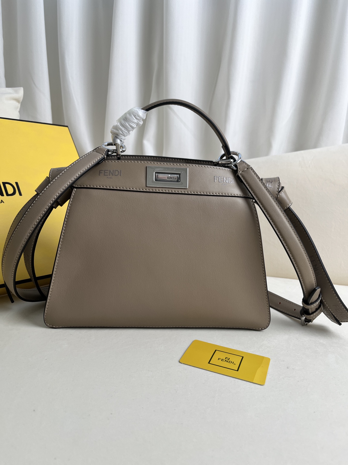 handbags FENDI 210 size:27*11*20cm - vstockx