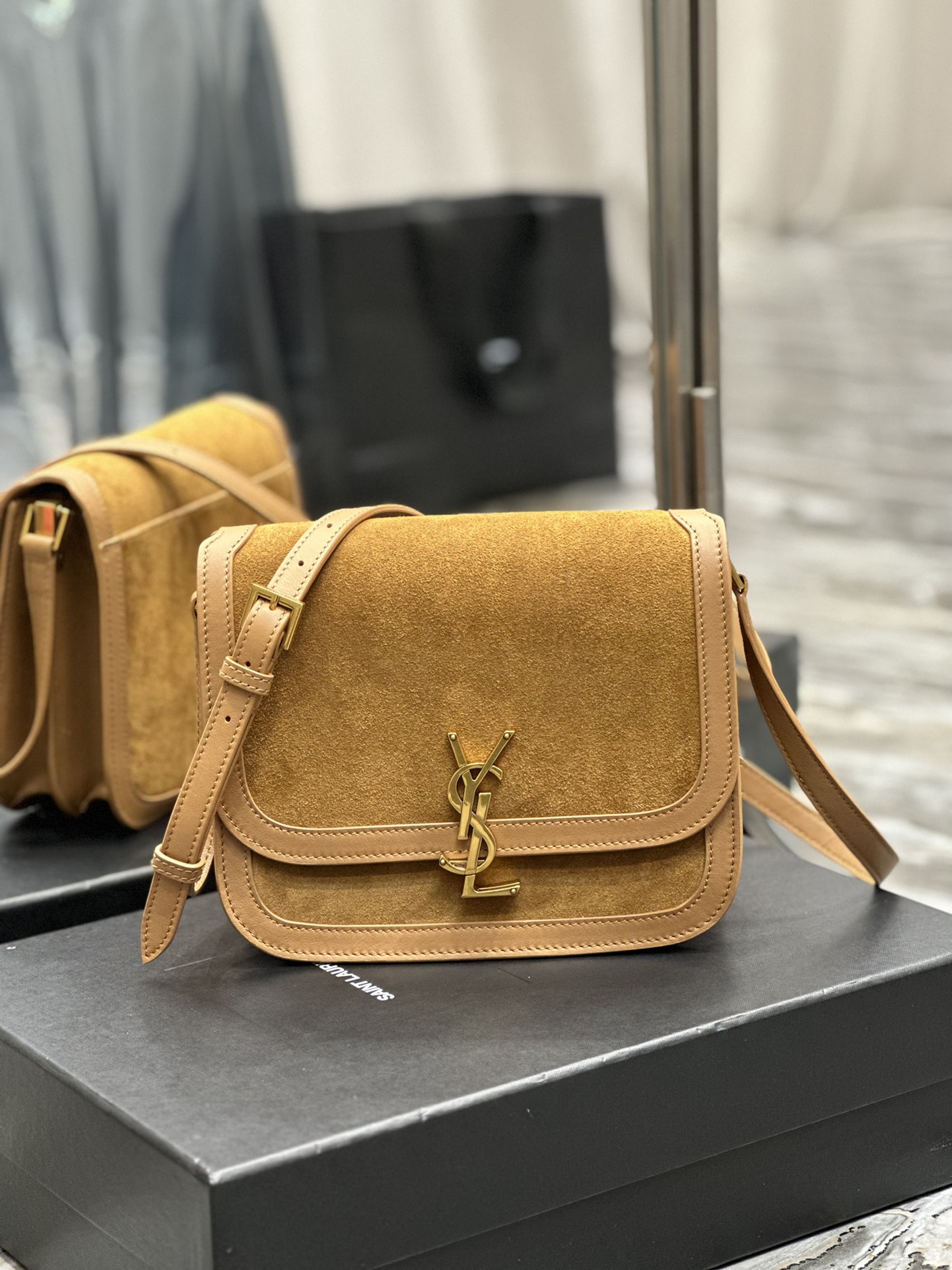 Handbags SAINT LAURENT 635025 size 22x18x5 cm - vstockx