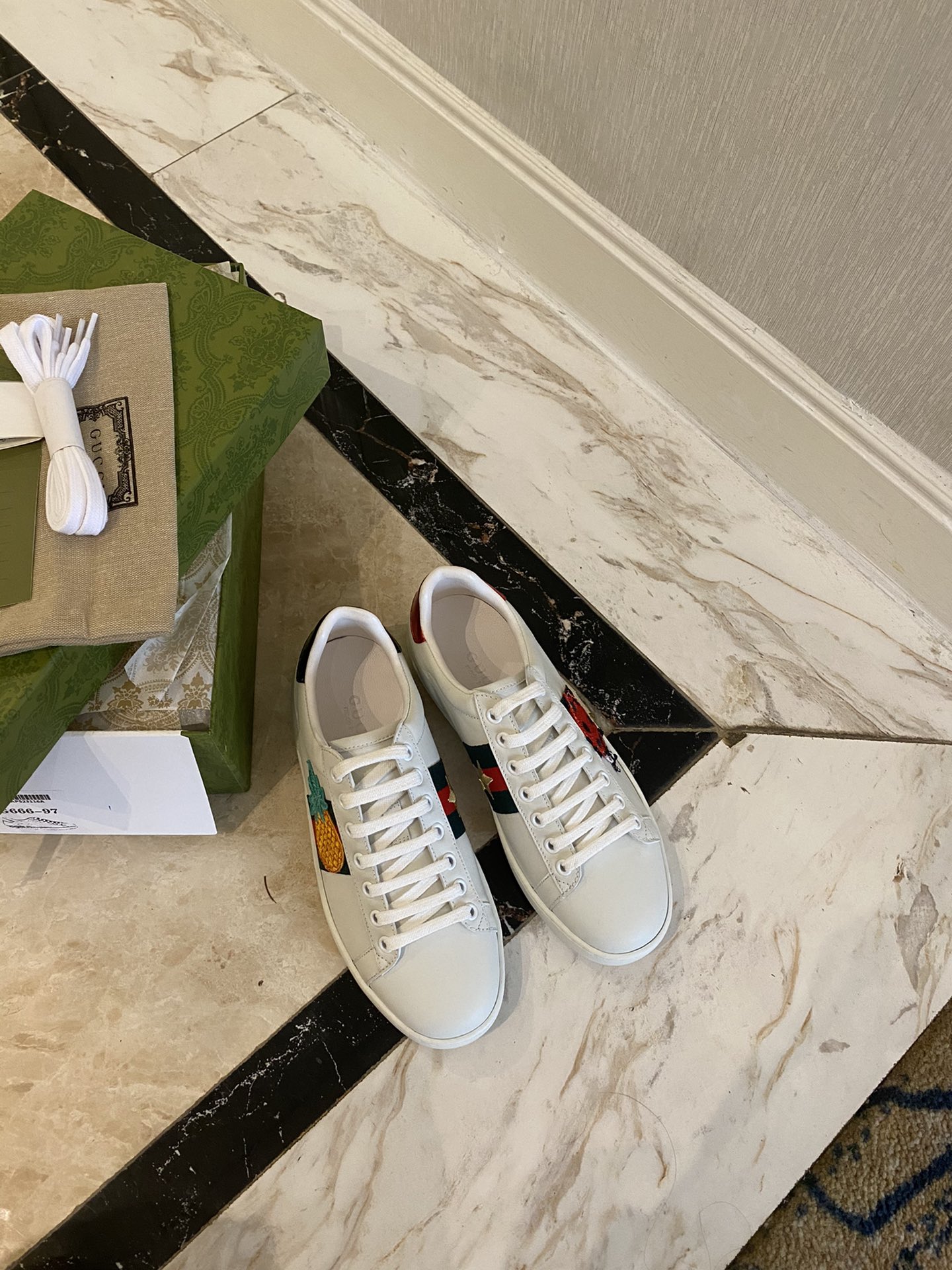 Gucci Women's Ace sneaker with bee sneaker 4 - vstockx