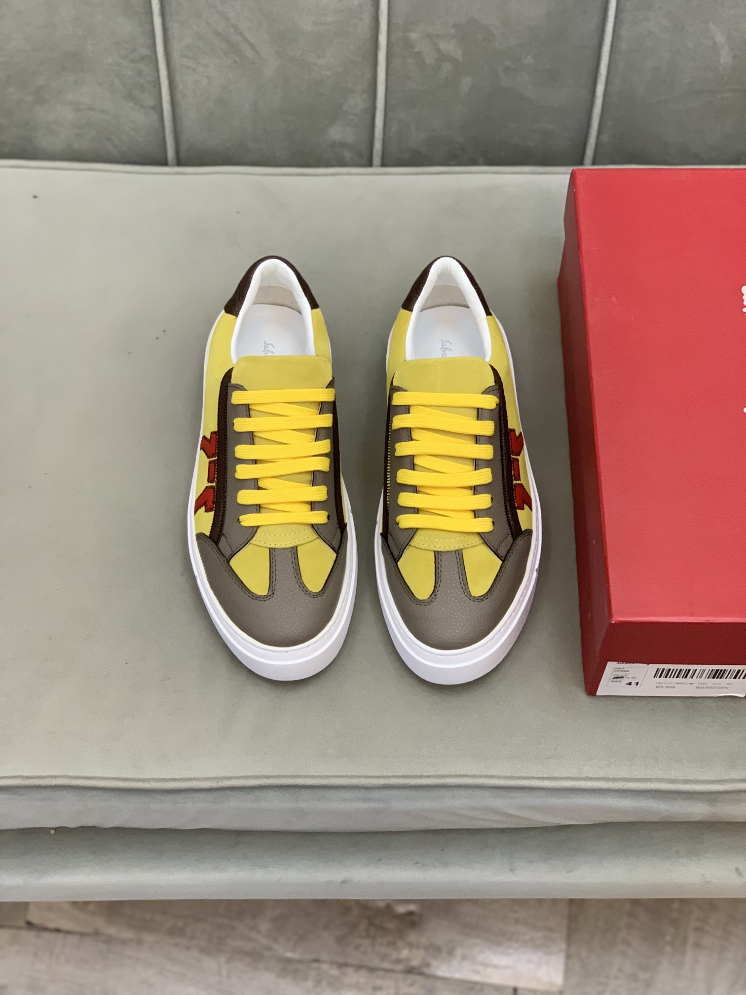 Salvatore Ferragamo Gancini Sneaker 12 - vstockx