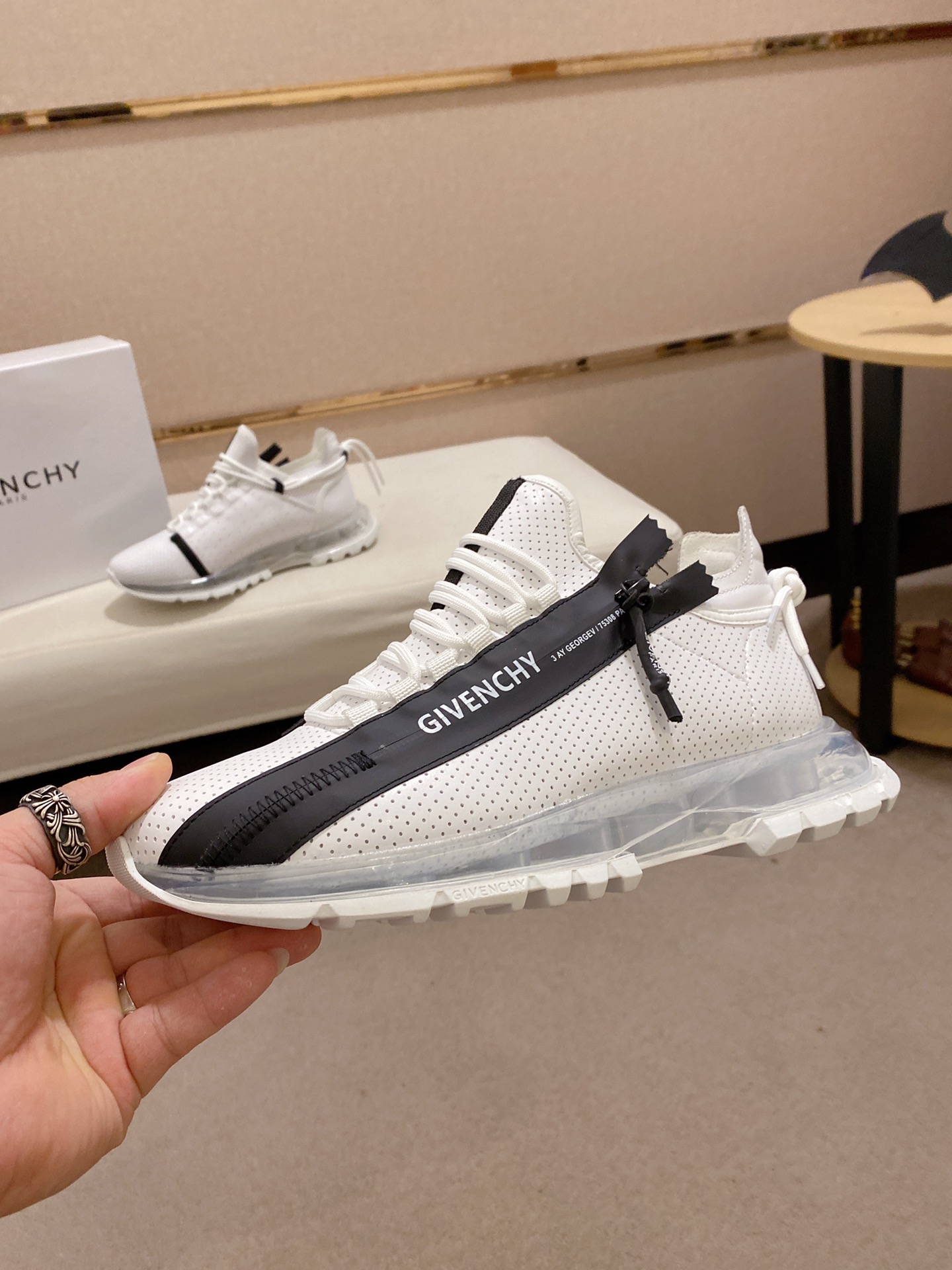 Givenchy Spectre Zip Sneakers 4 - vstockx