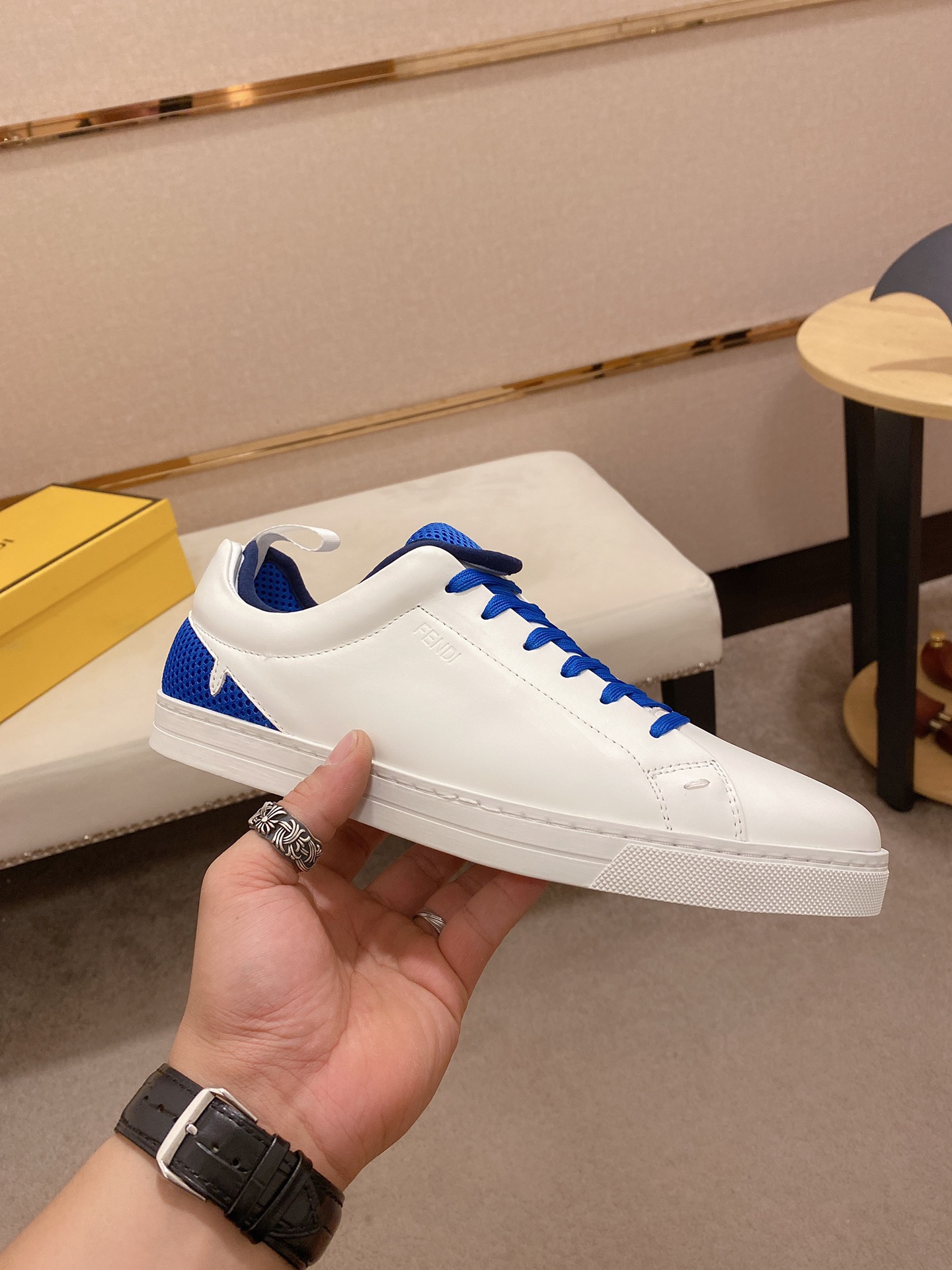 Fendi Low Top Sneakers 23 - vstockx