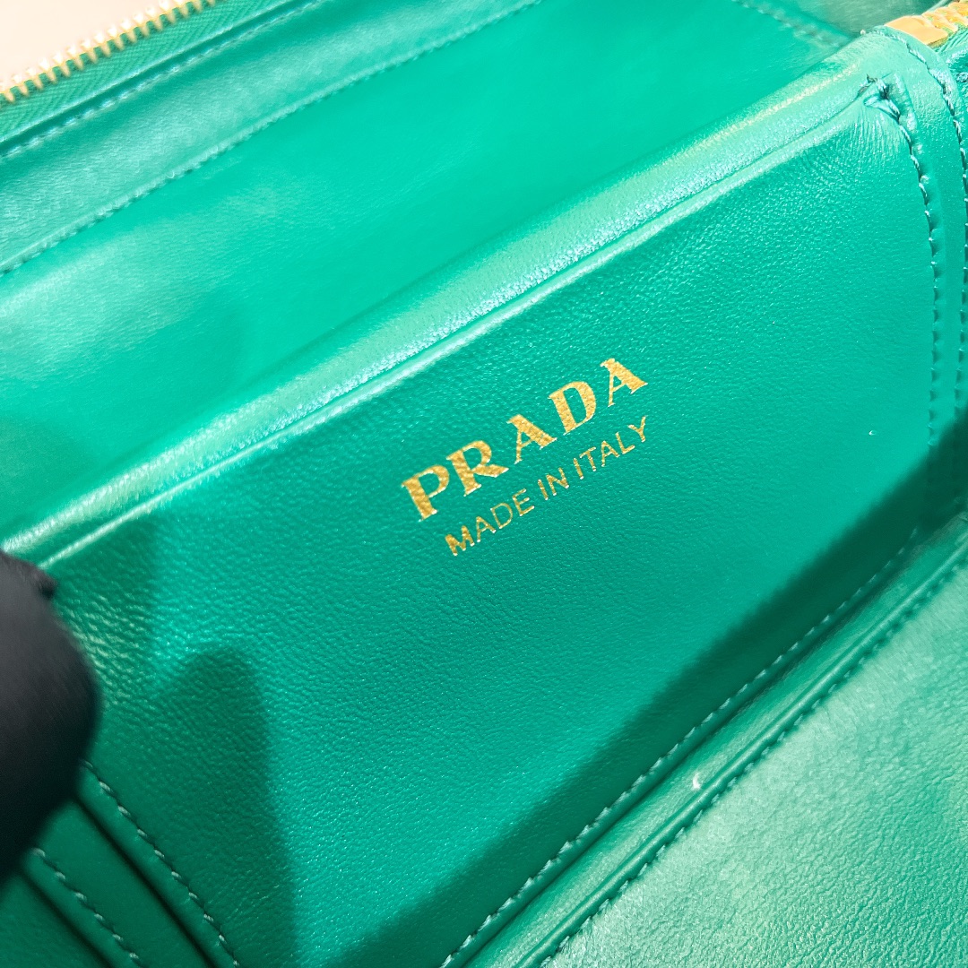 handbags prada 1BH202 18*11.5*7.5 - vstockx