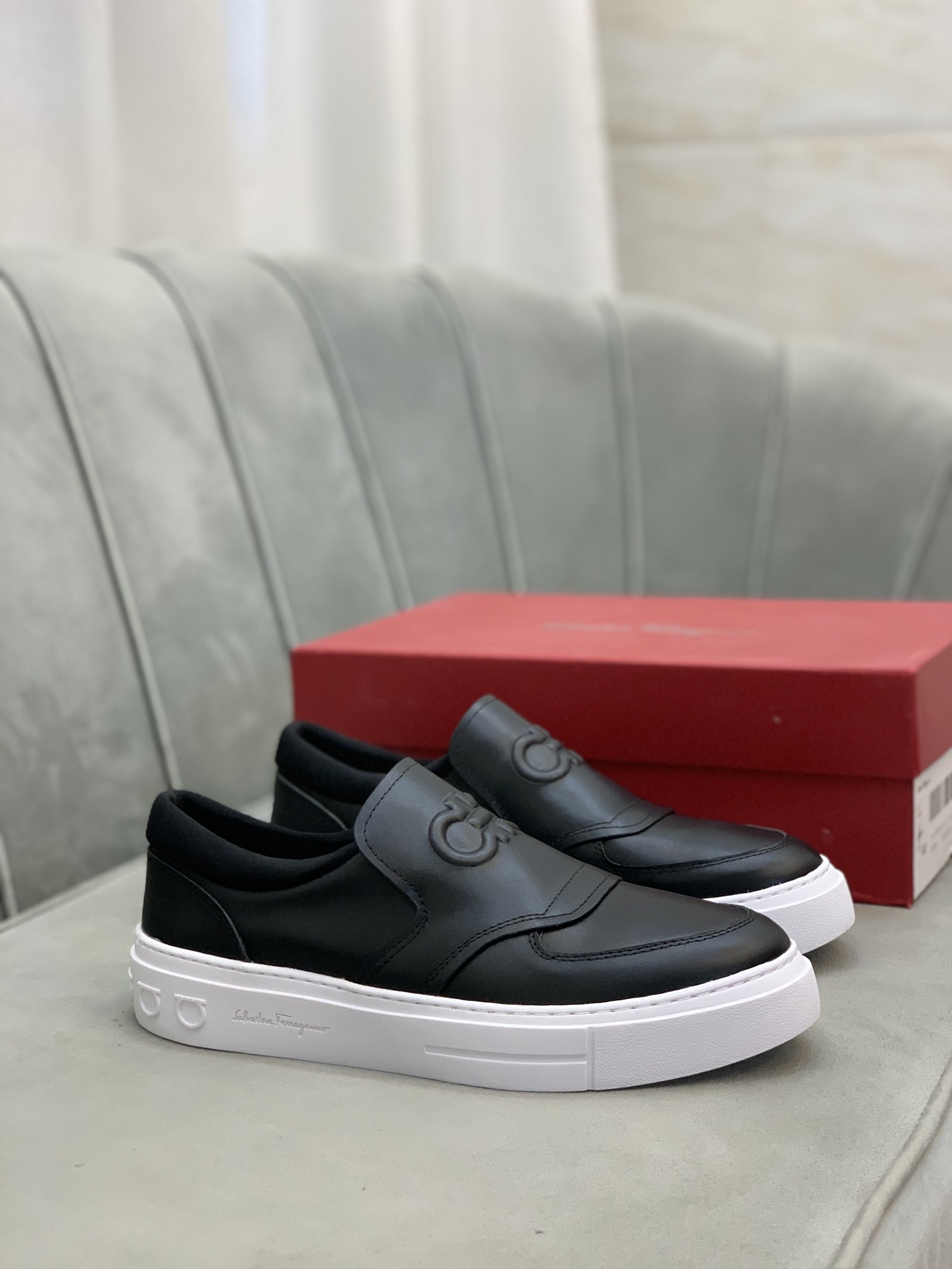 Salvatore Ferragamo Gancini Sneaker 2 - vstockx